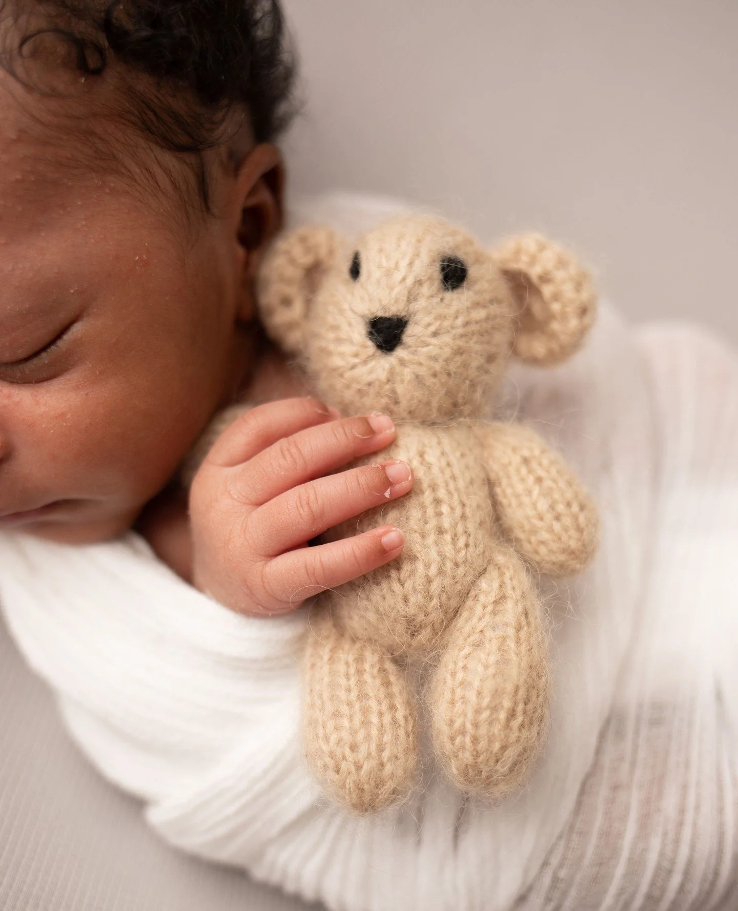 Little details.⁠ Soft tones, delicate details, and a focus on what matters most.🧸⁠
⁠
Every session is designed to feel effortless while creating images that will live in your home for years to come.⁠
⁠
Now booking newborn sessions in Charlotte.⁠
⁠
L