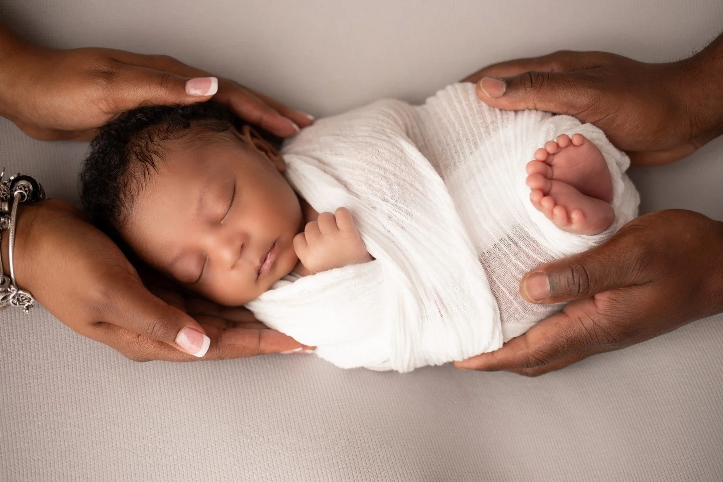 It&rsquo;s not just about baby, It&rsquo;s about the way you hold them, the way you look at them&hellip; the beginning of everything.🫶🏽⁠
⁠
Link in bio⁠
⁠
Photography Studio⁠
1609 Sardis rd. N⁠
Charlotte NC 28105⁠
⁠
Services provided: ⁠
Maternity &b