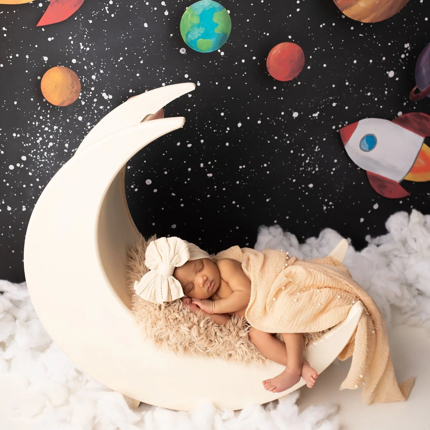 Amaze Amaze Amaze, this little girl is out of this world 🚀 My Associate Valerie is ob-sessed with the book "Project Hail Mary" and loved the movie. ⁠
⁠
We've got all kinds of props and backgrounds to create the perfect theme for your newbo
