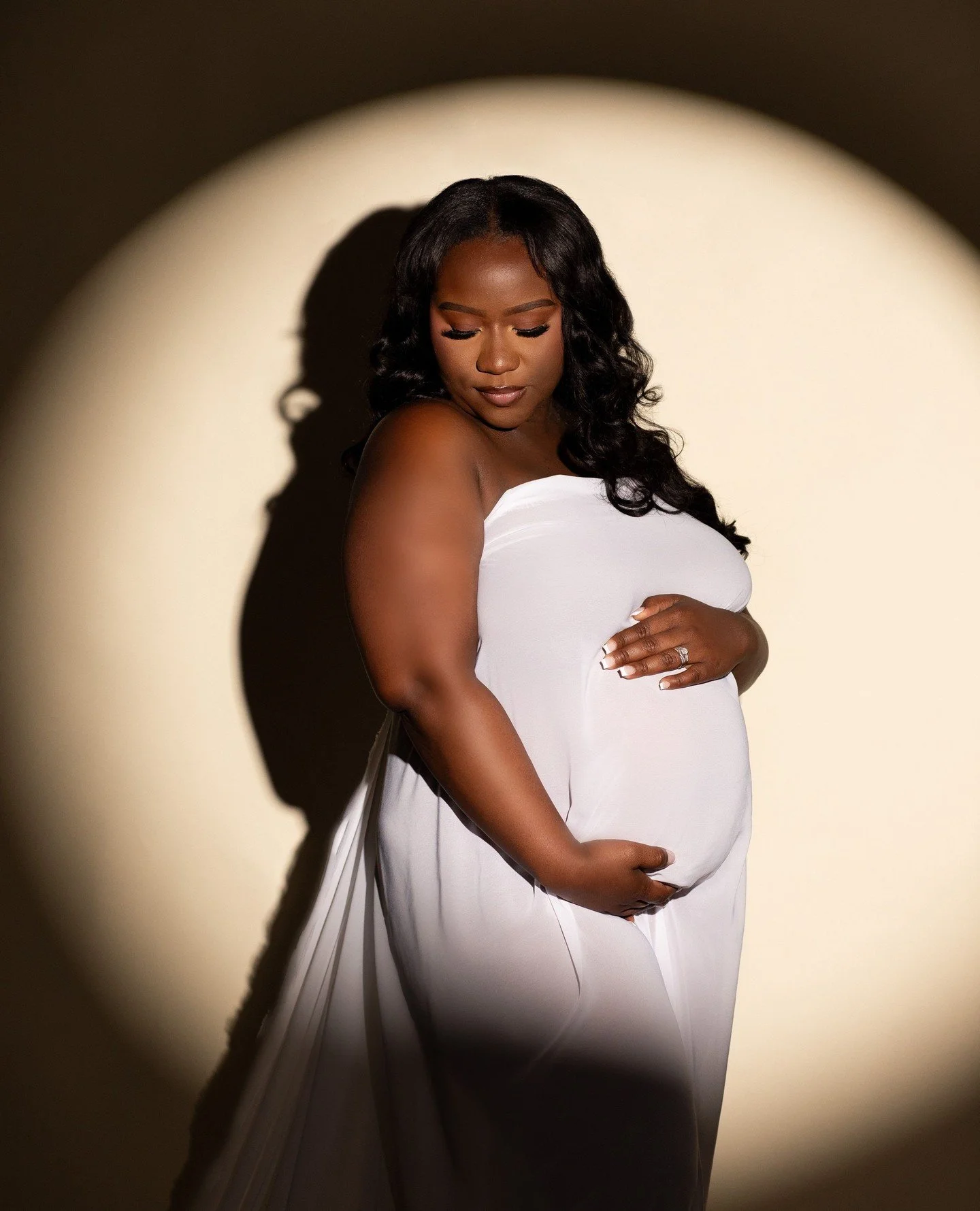 In this season, she deserves to be seen. ✨️A quiet spotlight, a growing life, and a moment that&rsquo;s entirely hers⁠
⁠
Book a Maternity Session, link in bio⁠
⁠
Photography Studio⁠
1609 Sardis rd. N⁠
Charlotte NC 28105⁠
⁠
Services provided: ⁠
Matern