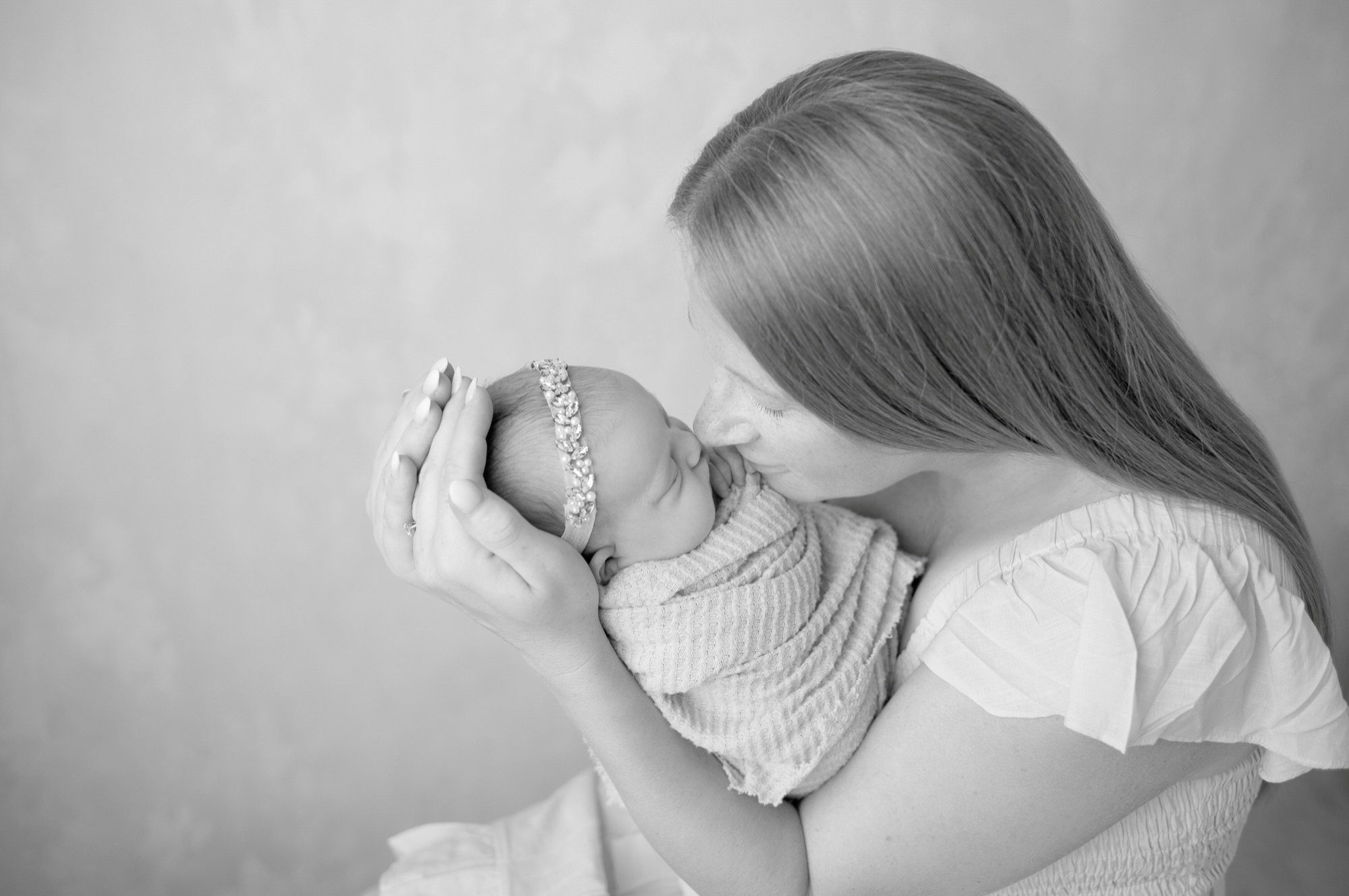 This moment is so precious. 

Ai can never replace the feeling in this photograph.

Capturing your growing family is such a special honor we do not take for granted. These babies grow up to fast 🥹

Availability this Thursday &amp; Friday book online