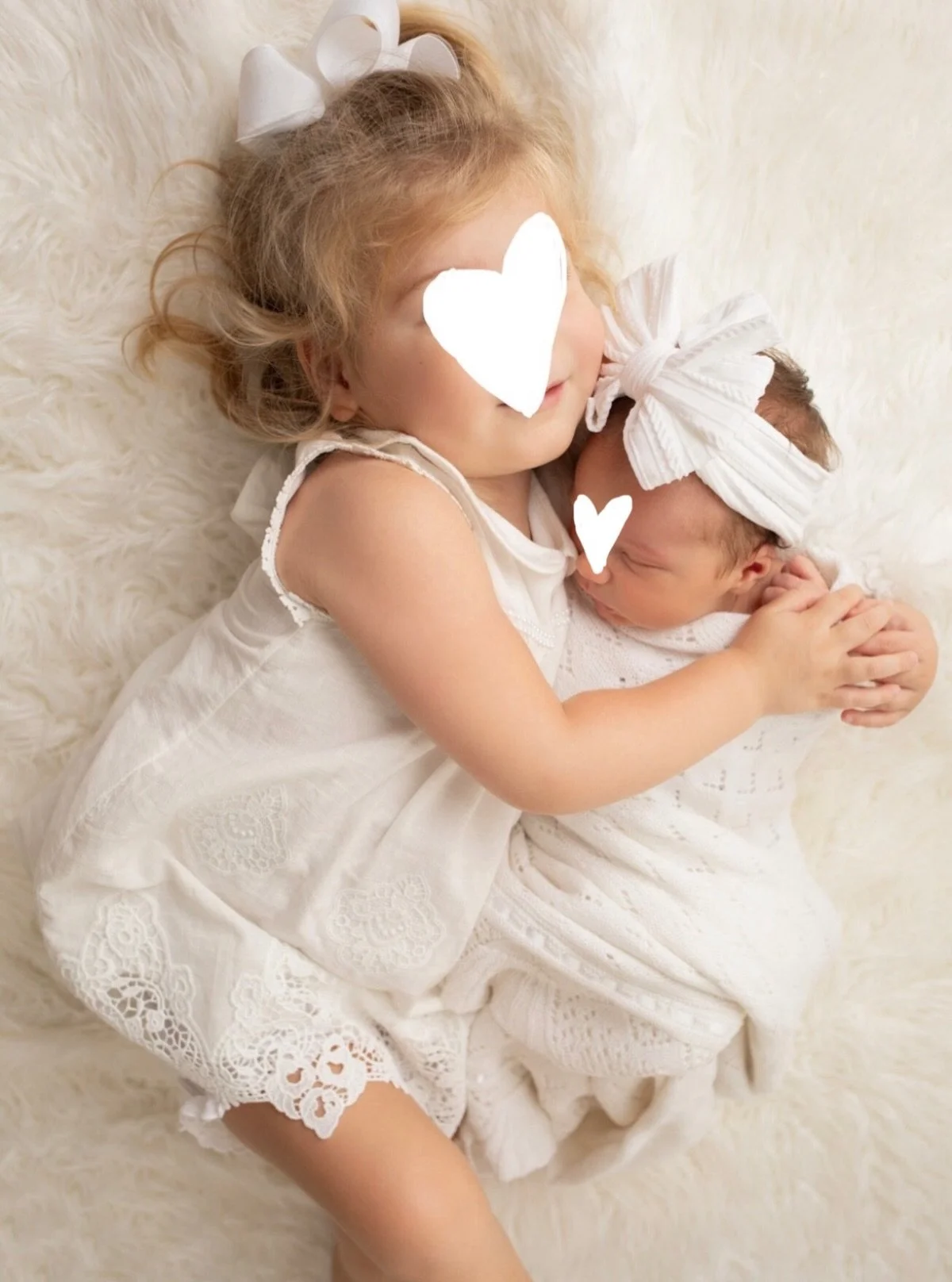 Such sweet moments captured 🎀 

Disclaimer- This is a screenshot of an image so you are not able to remove the markings. At this time we are not showing full frontal face features of children until further notice. If you would like to see our work p