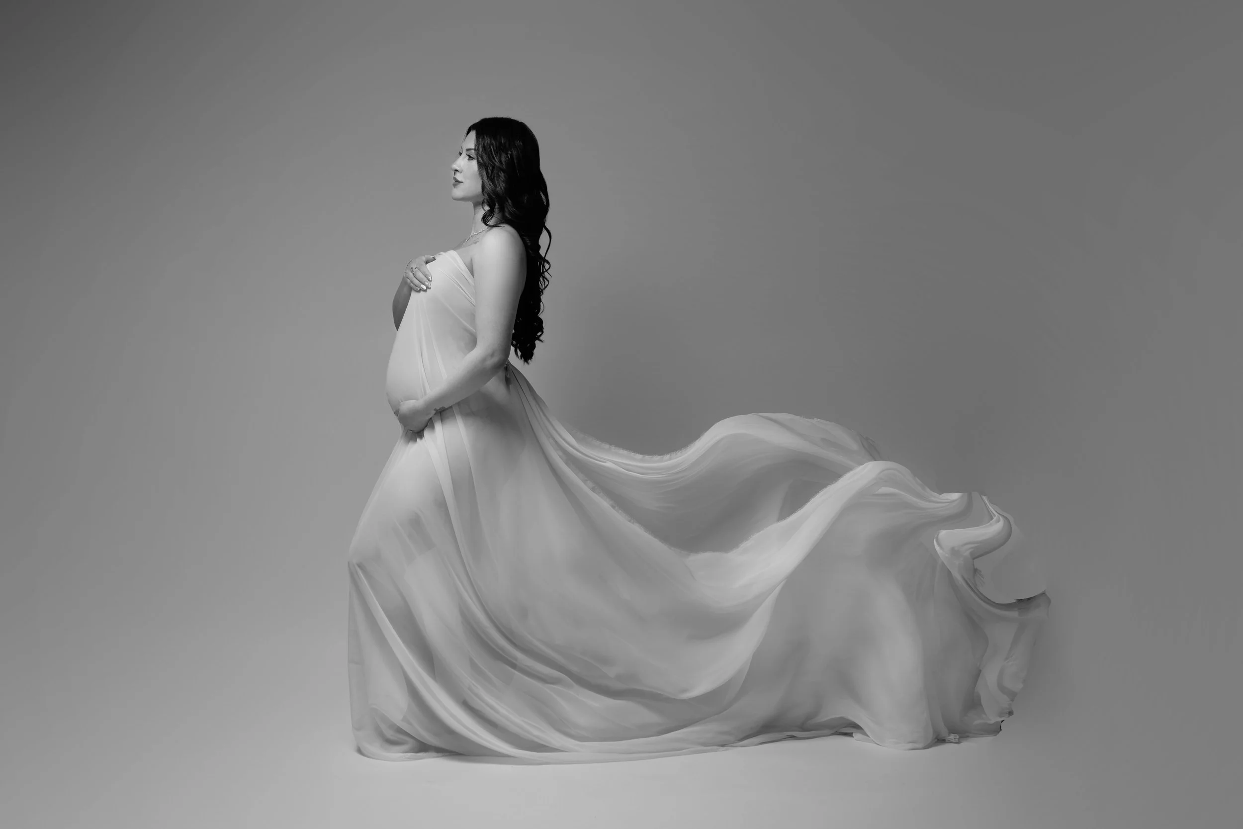stunning modern maternity portrait with a pregnant mom wearing a flowly dress. Fabric toss - Charlotte maternity photographer 1609 Sardis rd. n, Clt nc 