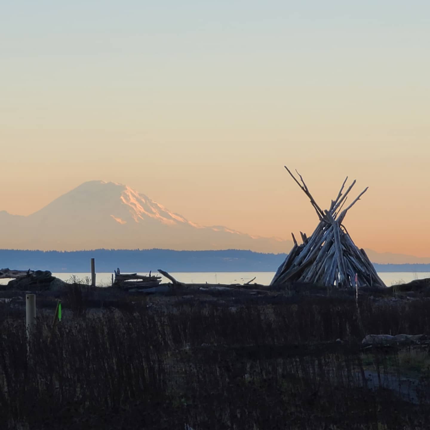 The view never gets old!
.
.
.
.
#dbbc #whidbeyisland #pnwwonderland #pnw #vacationrental #whidbey #kiteboarding #stoked