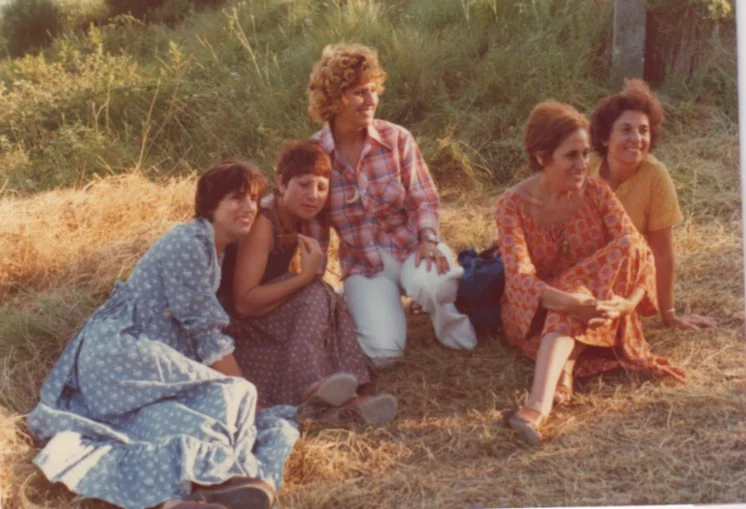 From left to right: Michou, Mona (my mom), Poupette, Dolly, Josette. Ginette and Claude are not on this picture.