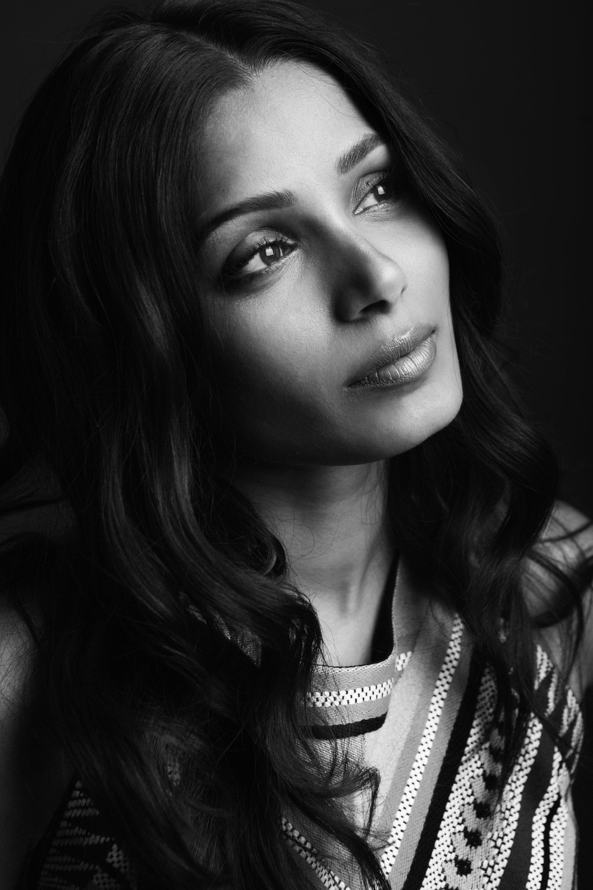 FREIDA PINTO JG4010.jpg