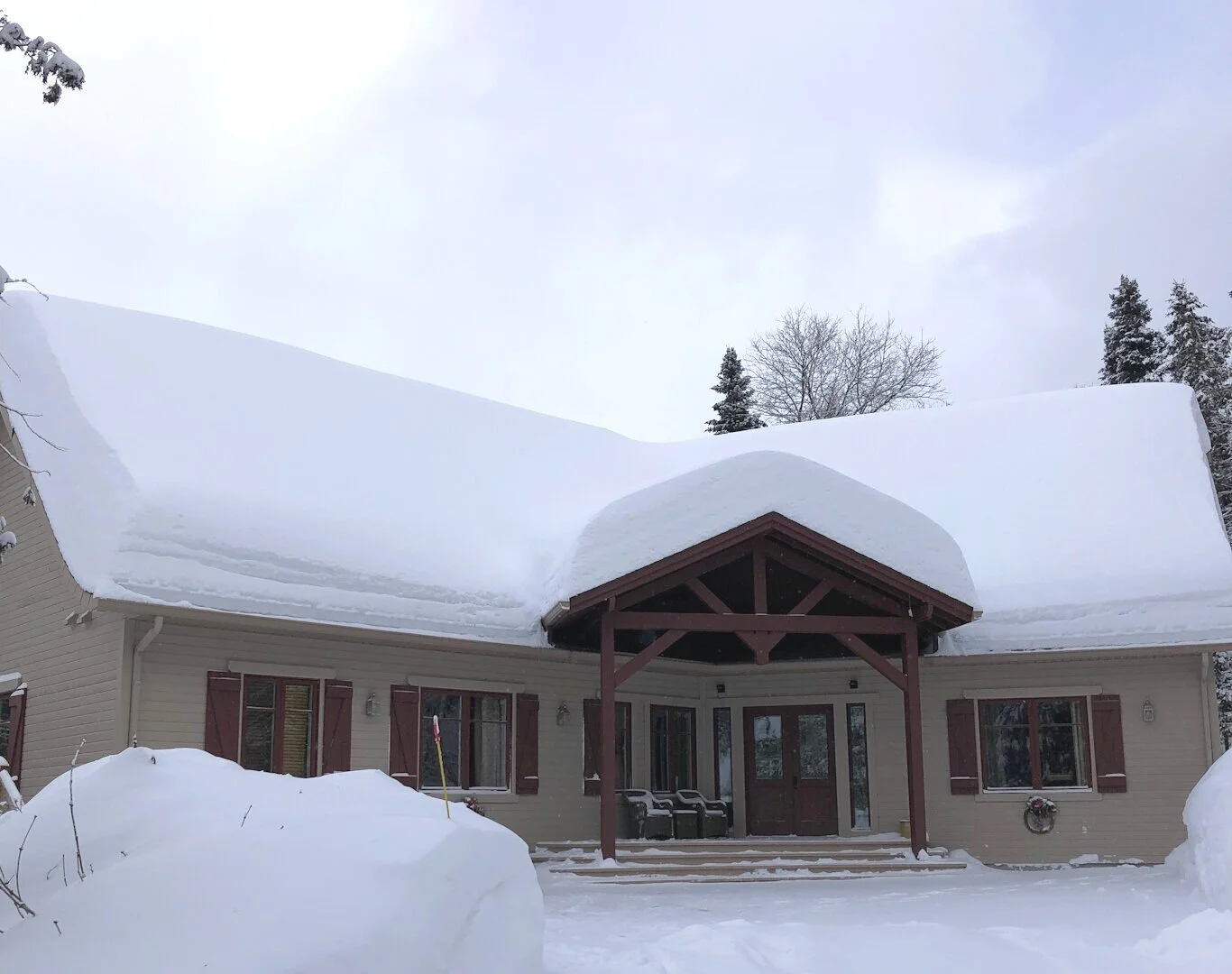 SNOW REMOVAL-ROOF-1.jpg