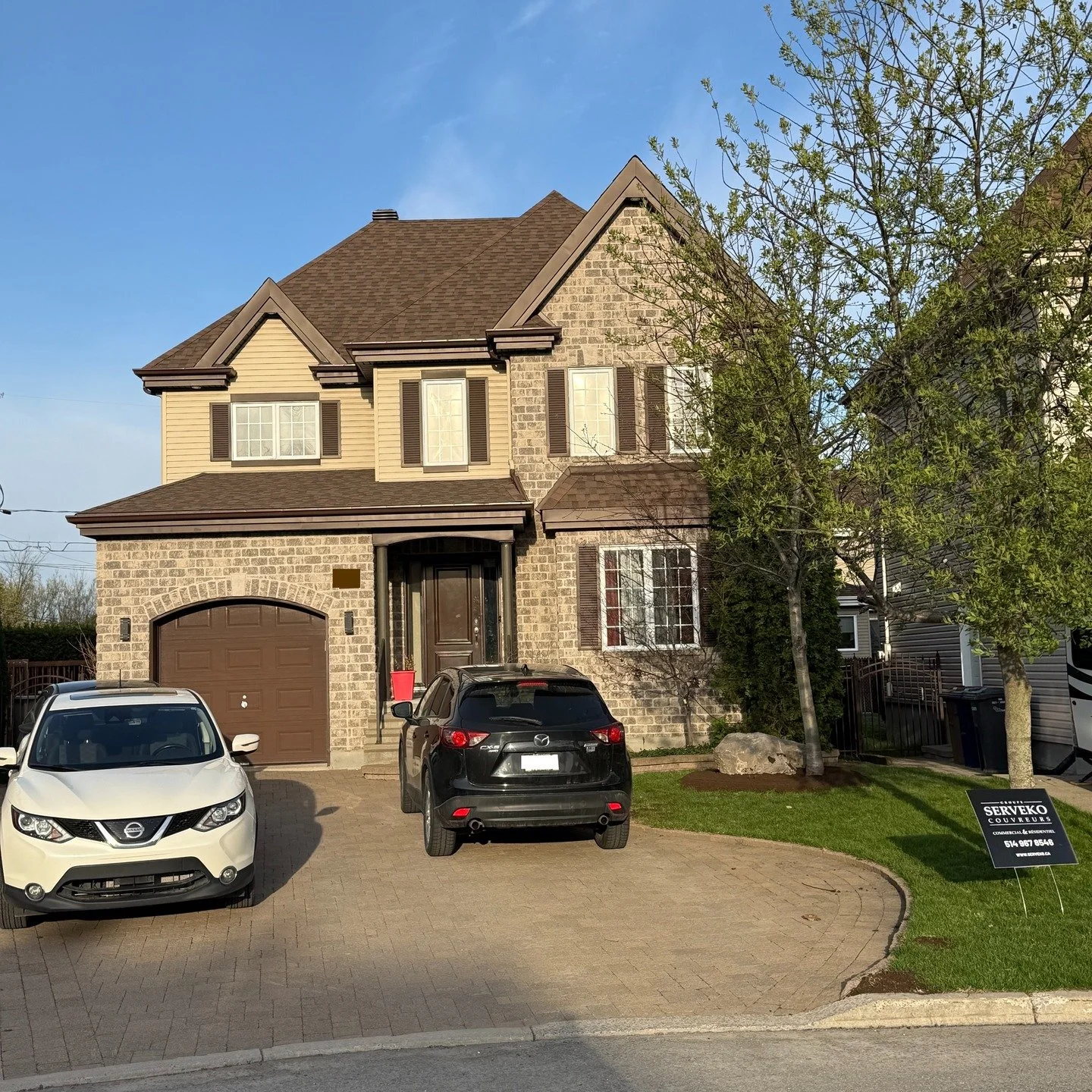 🏠Un autre projet r&eacute;alis&eacute; avec soin et professionnnalisme. Merci &agrave; notre client pour sa confiance! 🙌

Type de bardeaux: @ikoroofing Cambridge Brun Double

Vous envisagez de refaire votre toiture? Contactez-nous pour une soumissi