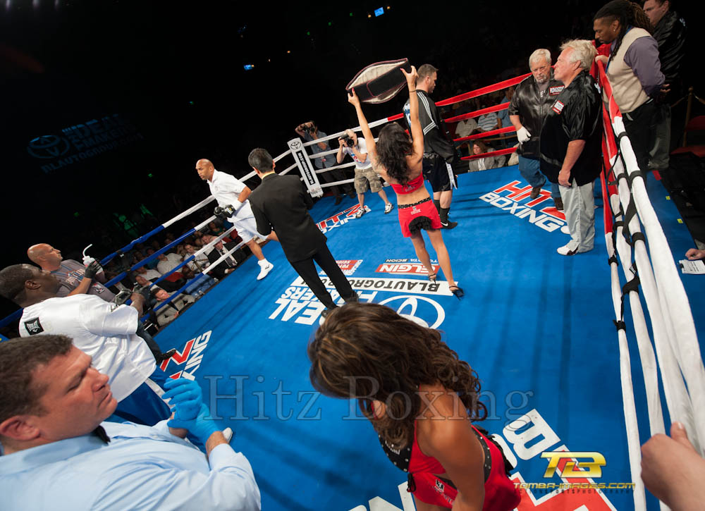 Fres Oquendo vs Joey Abell at The HorseShoe Venue