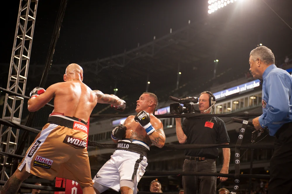 Szpilka _Gold trunks-vs-Molllo -White Trunks18.jpg