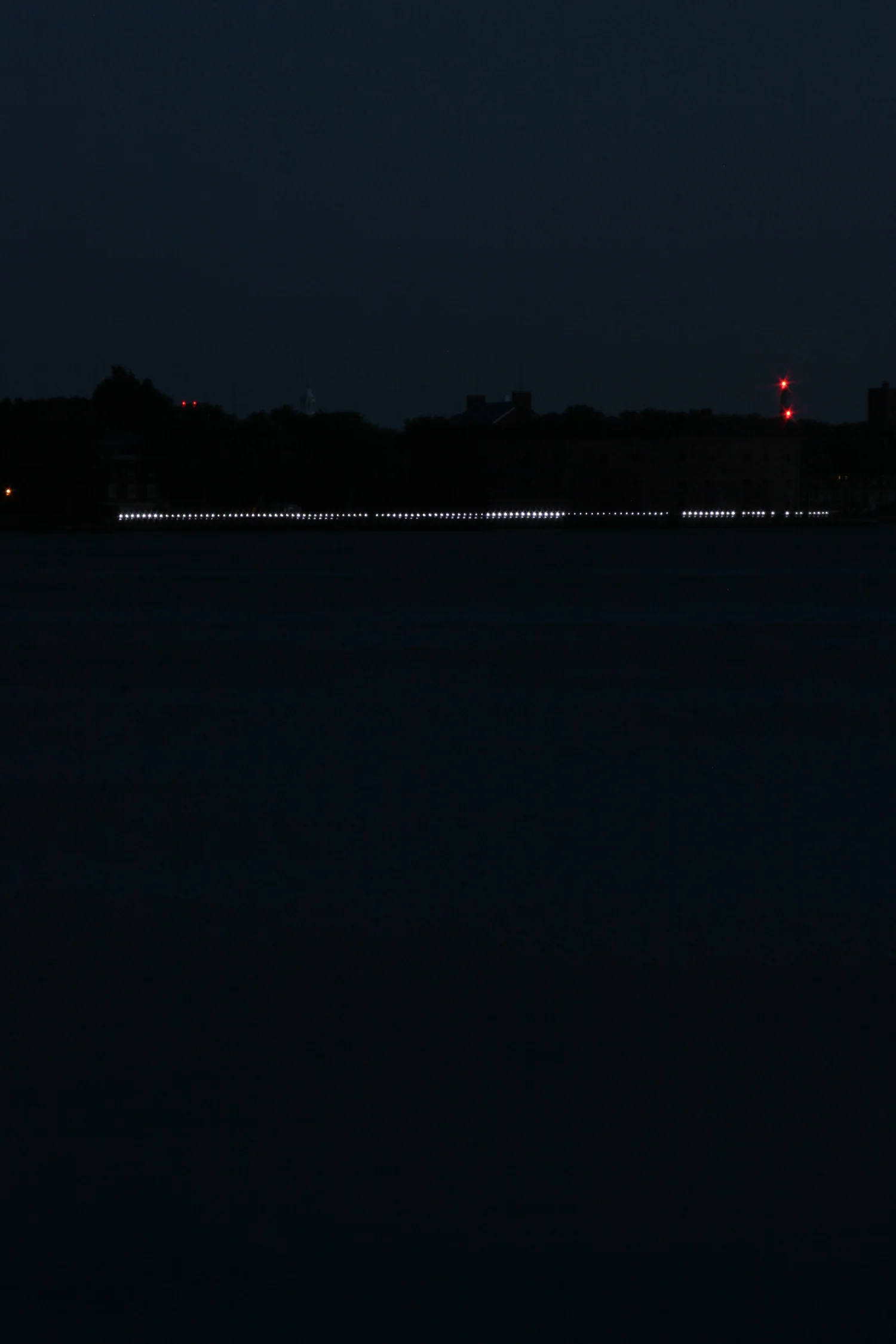  Leo Villareal,  Beckon , 2005. 