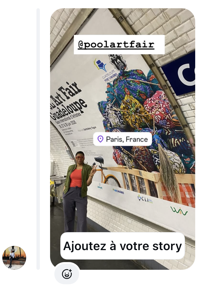 Thegirl withtheredglasses copie.PNG