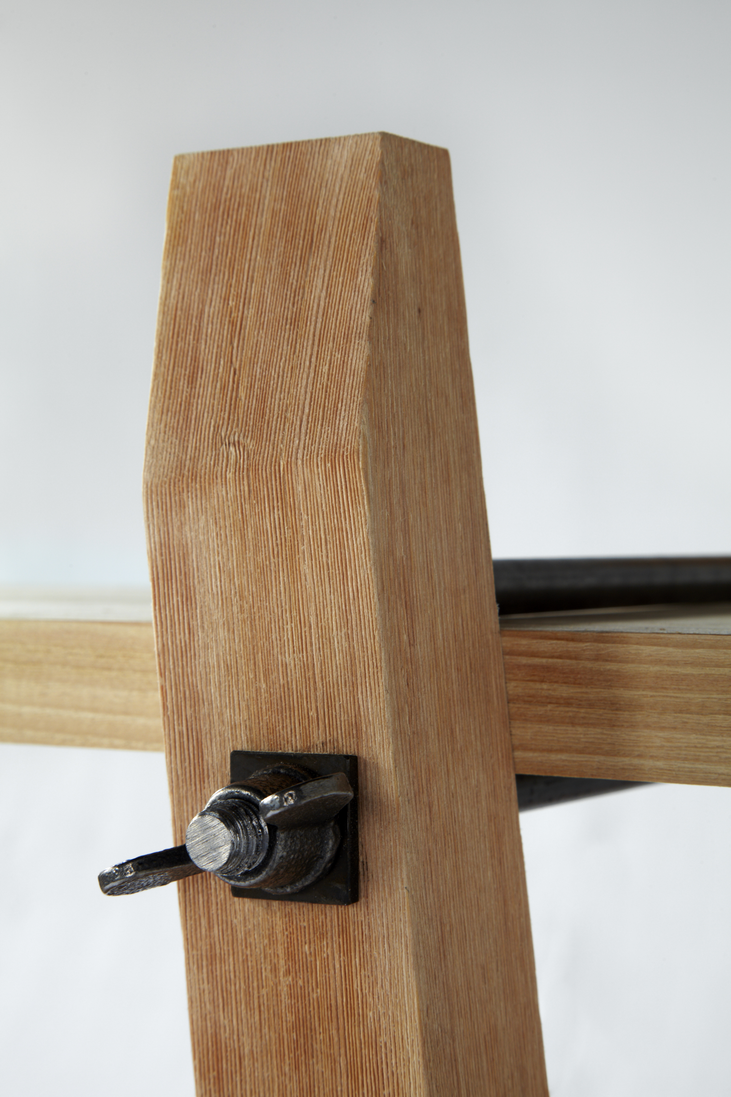 The unit can be packed flat in minutes by loosening the 4 wing nuts and a few mallet taps.