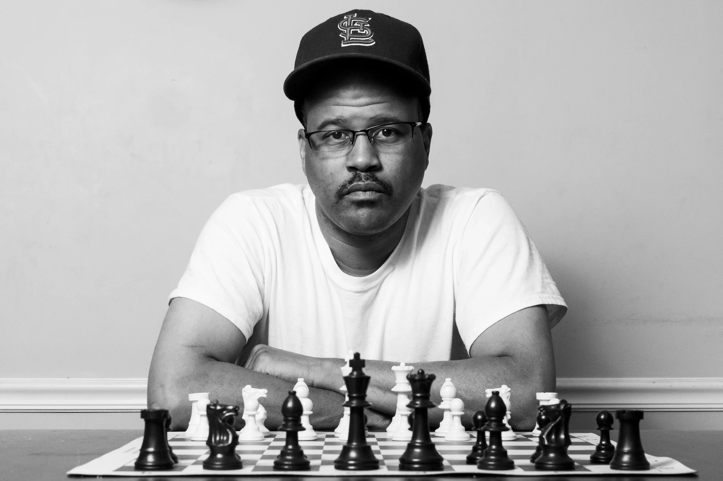 I am a photographer who also loves to play chess.