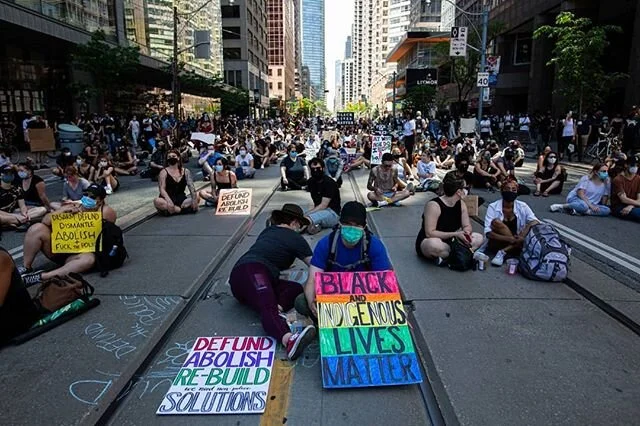 Thousands of people occupied Bay Street from College to Queen, to mark Juneteenth in Toronto. The sit-in was led by @notanotherblacklife who focused the event around calls for the Toronto Police service to be abolished. Juneteenth commemorates the en