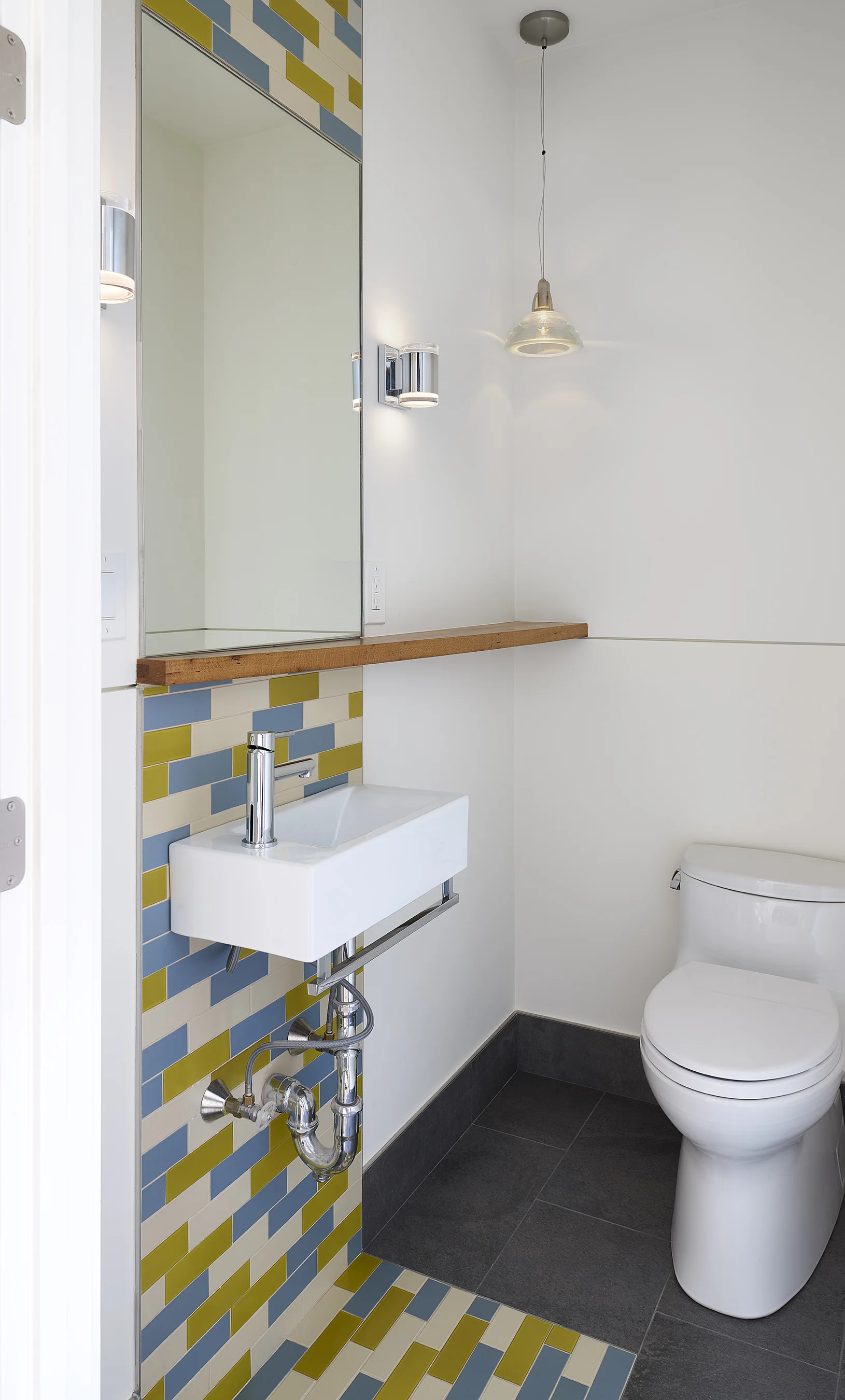 DesignCrossover_AdrianSomerville_HalfBath_Small.jpg