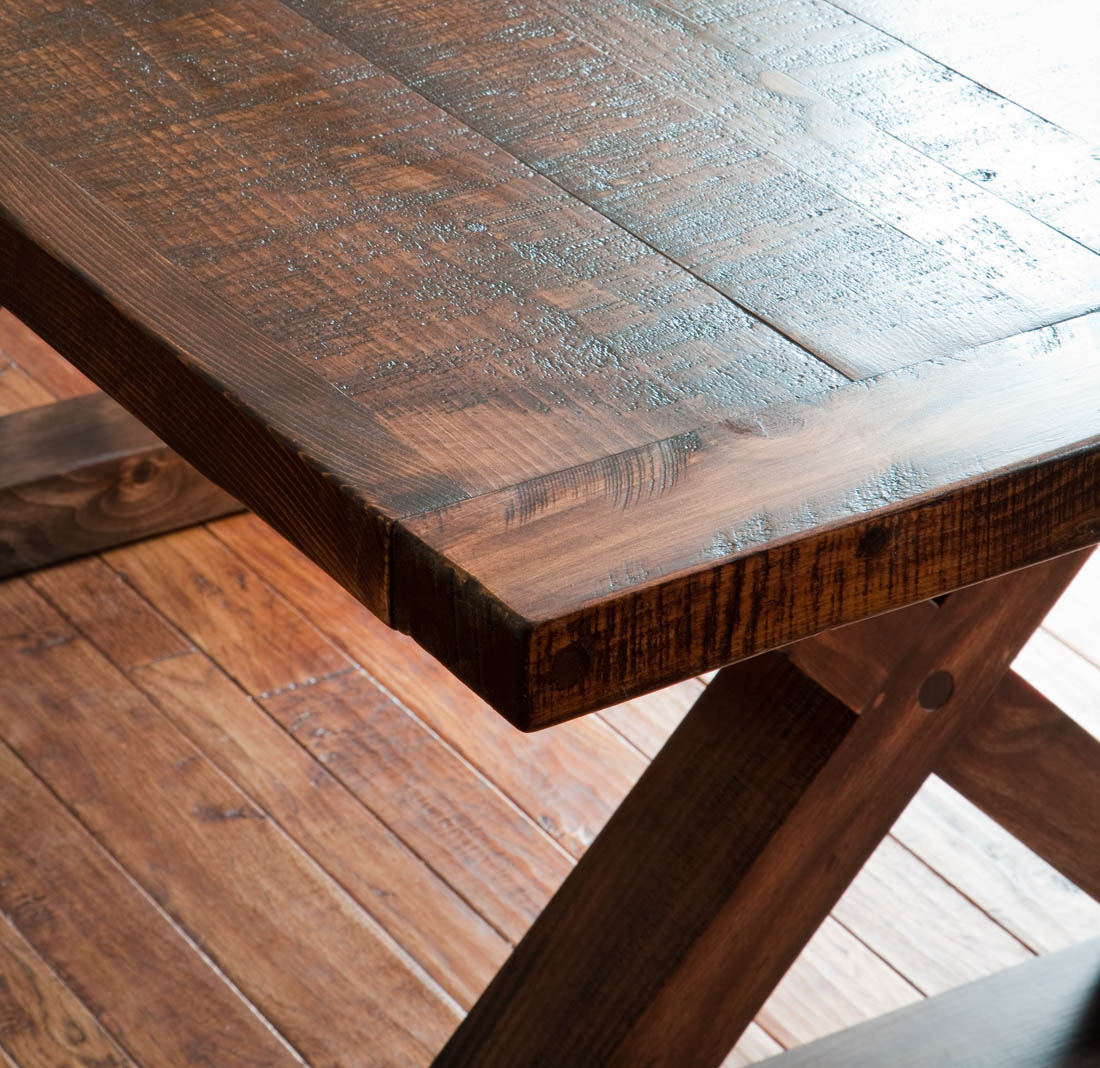 Crossed leg - barn wood table by valebruck.com
