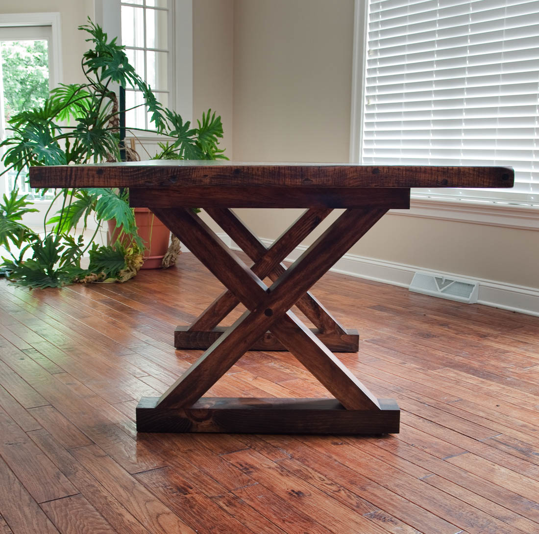Crossed leg - barn wood table by valebruck.com