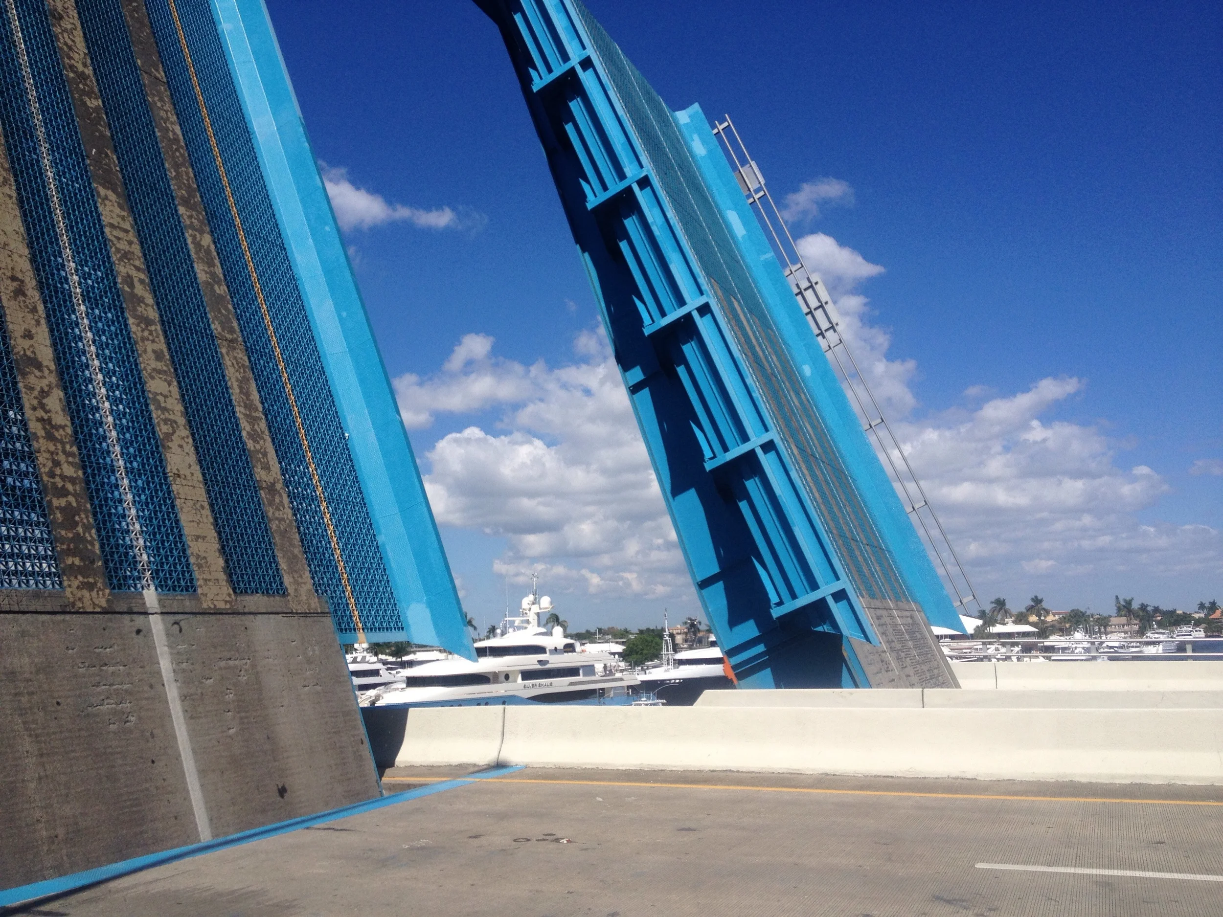 The bridge over to Ft Lauderdale beach and the pretty strip. Also my daily commuting road to work - all the way down to SE 17th st. Far from the miserable traffic jam on I95.