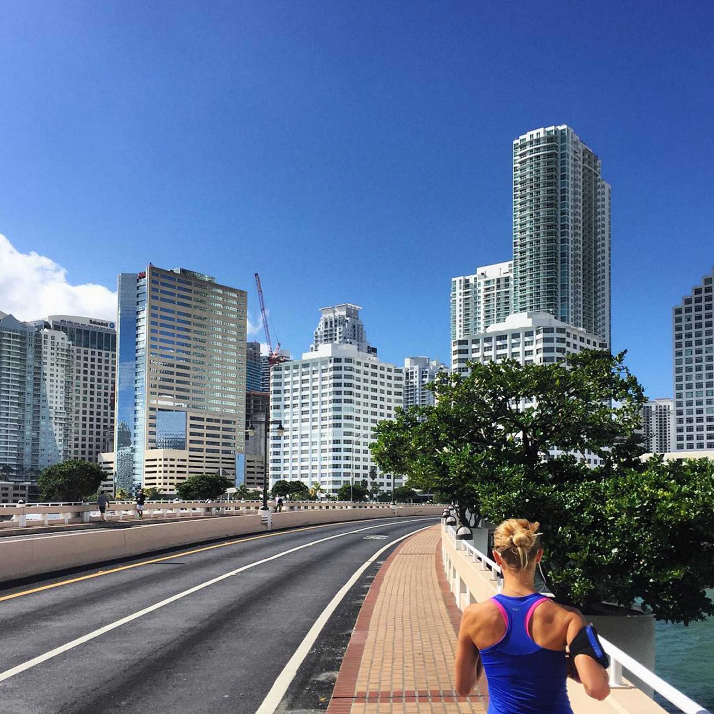 Anna-Maja and I did 18km this morning. Running all the way from Edgewater next to Wynwood down to Coral Gables and through Brickell Key on the way home. 