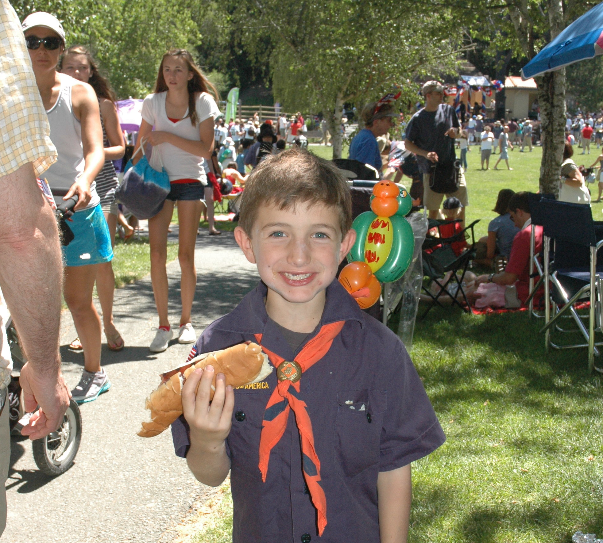 Kid w hot dog.JPG