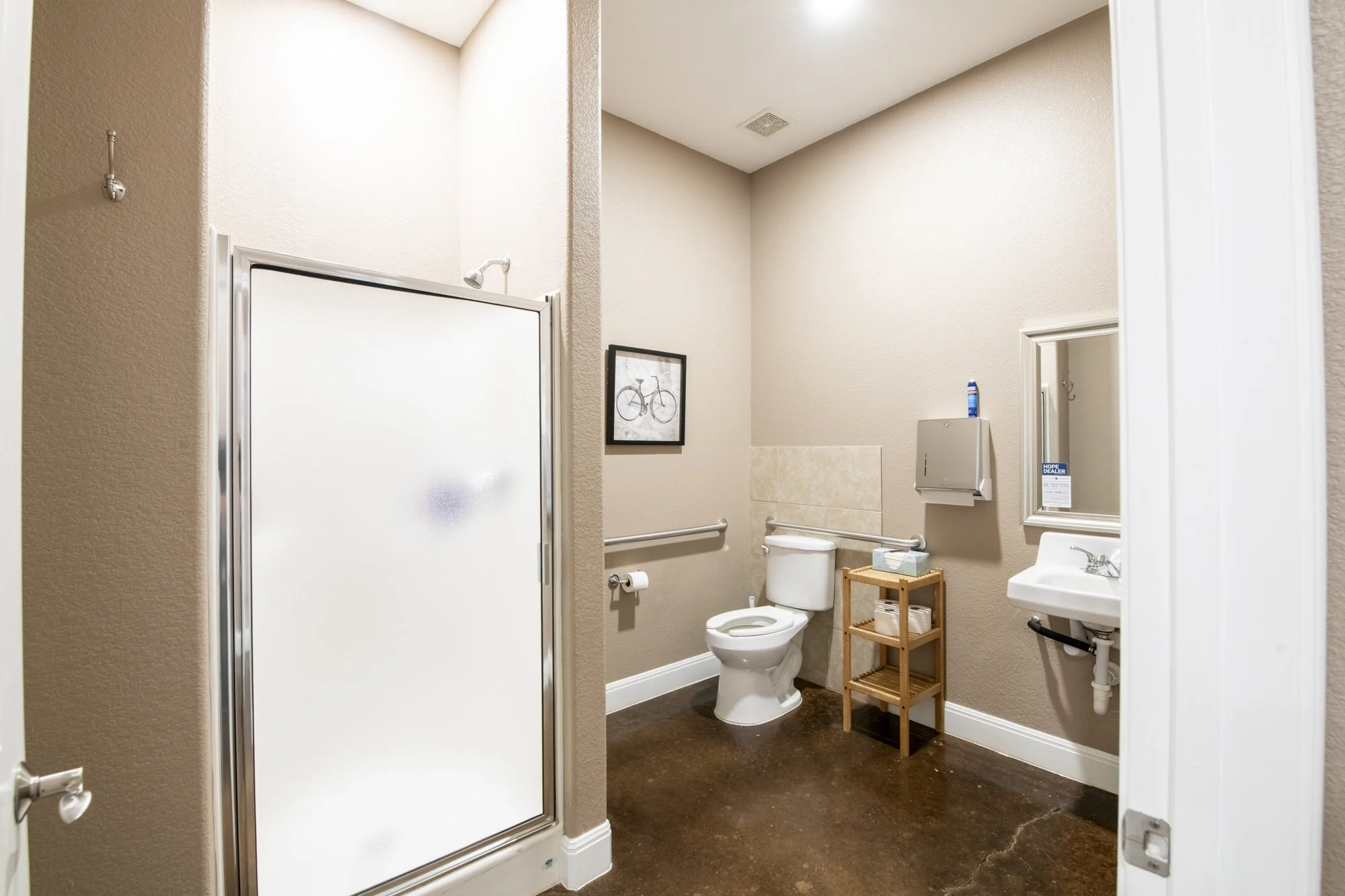 webRealEstateweb6_BathroomDSC_0255-HDR.jpg
