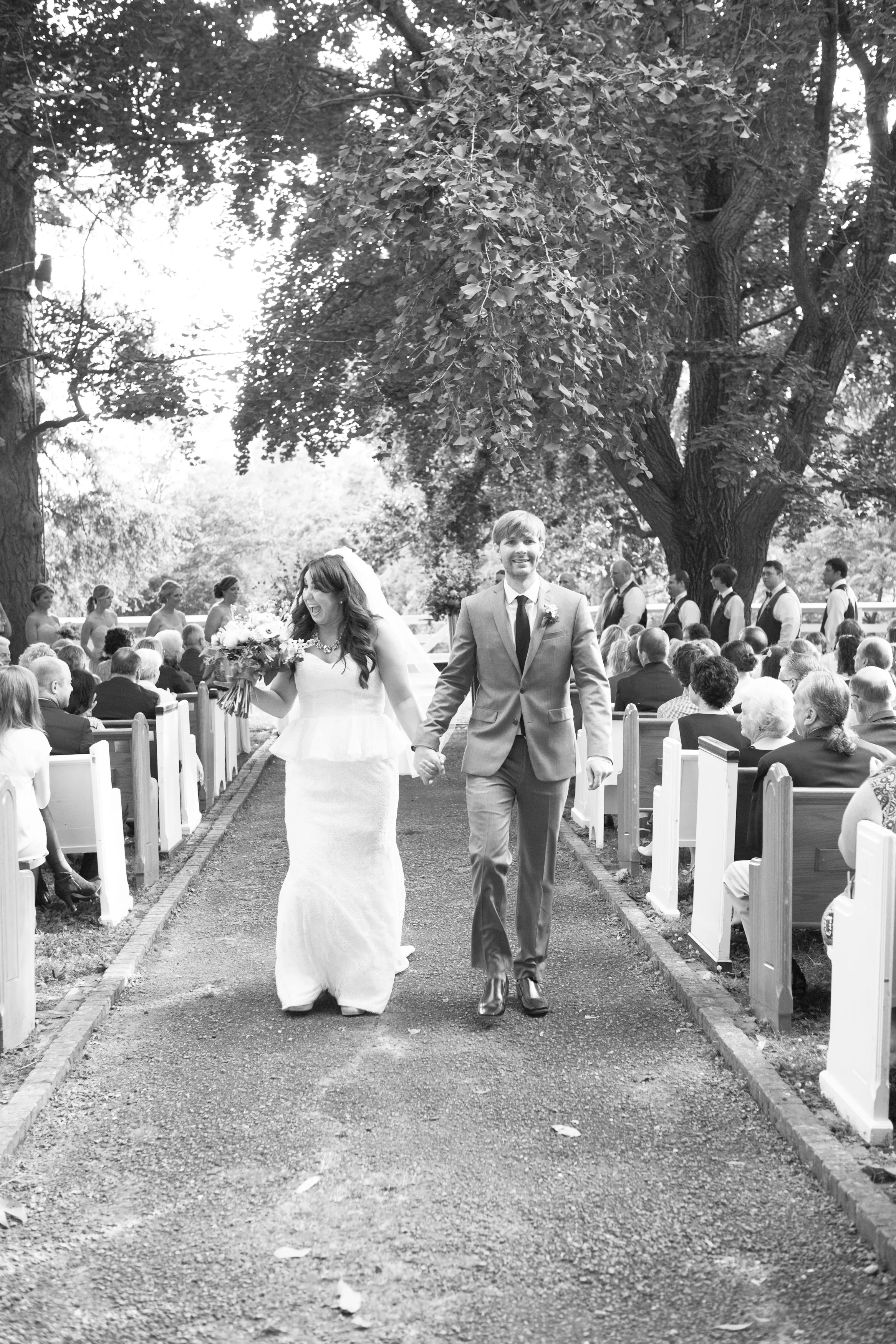 Such a gorgeous Tennessee wedding with Church pews! www.rentpews.com photo by brookeboling.com