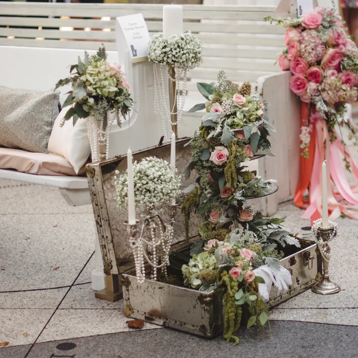 The winner for the Simply
Southern Category and Bride's Choice goes to Cameo Vintage Rentals and
CeCe Designs. www.pewdecorating.com www.spindlephotography.com
www.morgantrinkerphotography.com