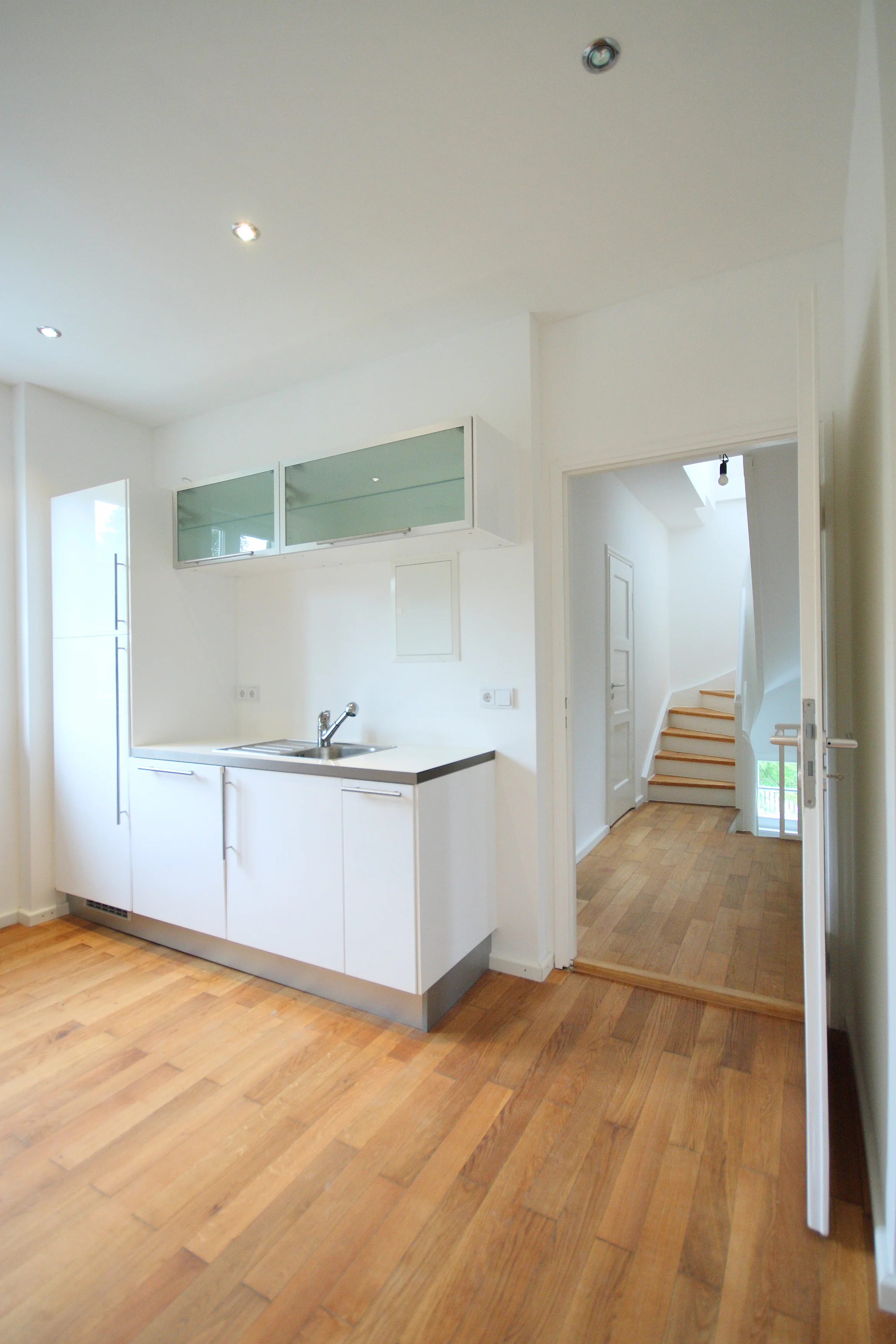 Umbau eines Reihenendhauses mit kieferorthopädischer Praxis, München-Harlaching, 2009