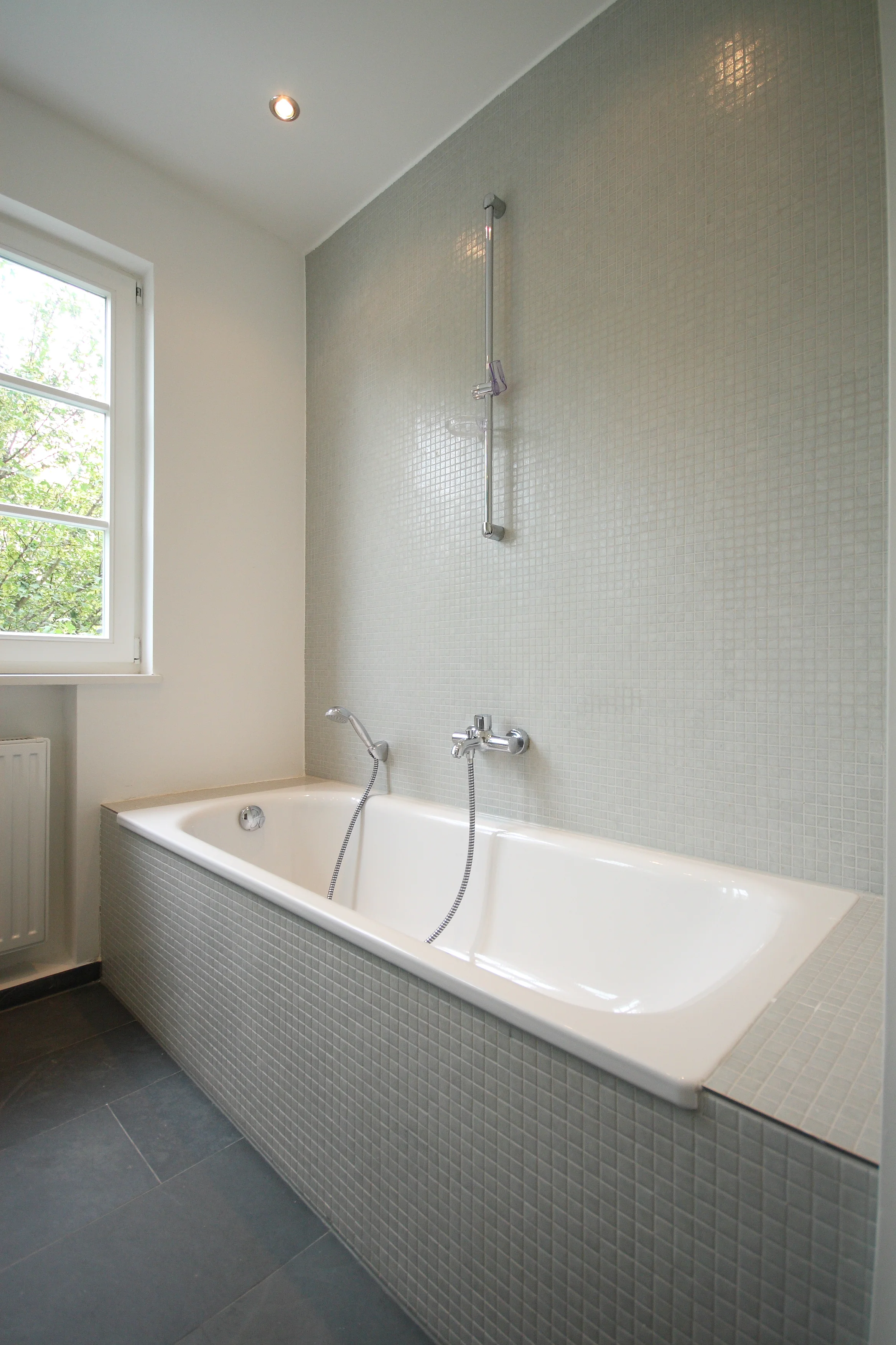 Umbau eines Reihenendhauses mit kieferorthopädischer Praxis, München-Harlaching, 2009