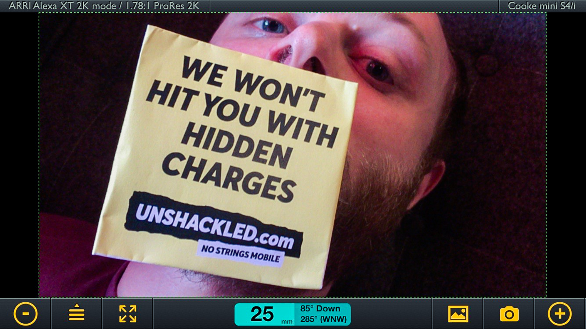 Introducing Patrick and his nostrils ... the enormous Post-it note symbolically represents a sandwich.