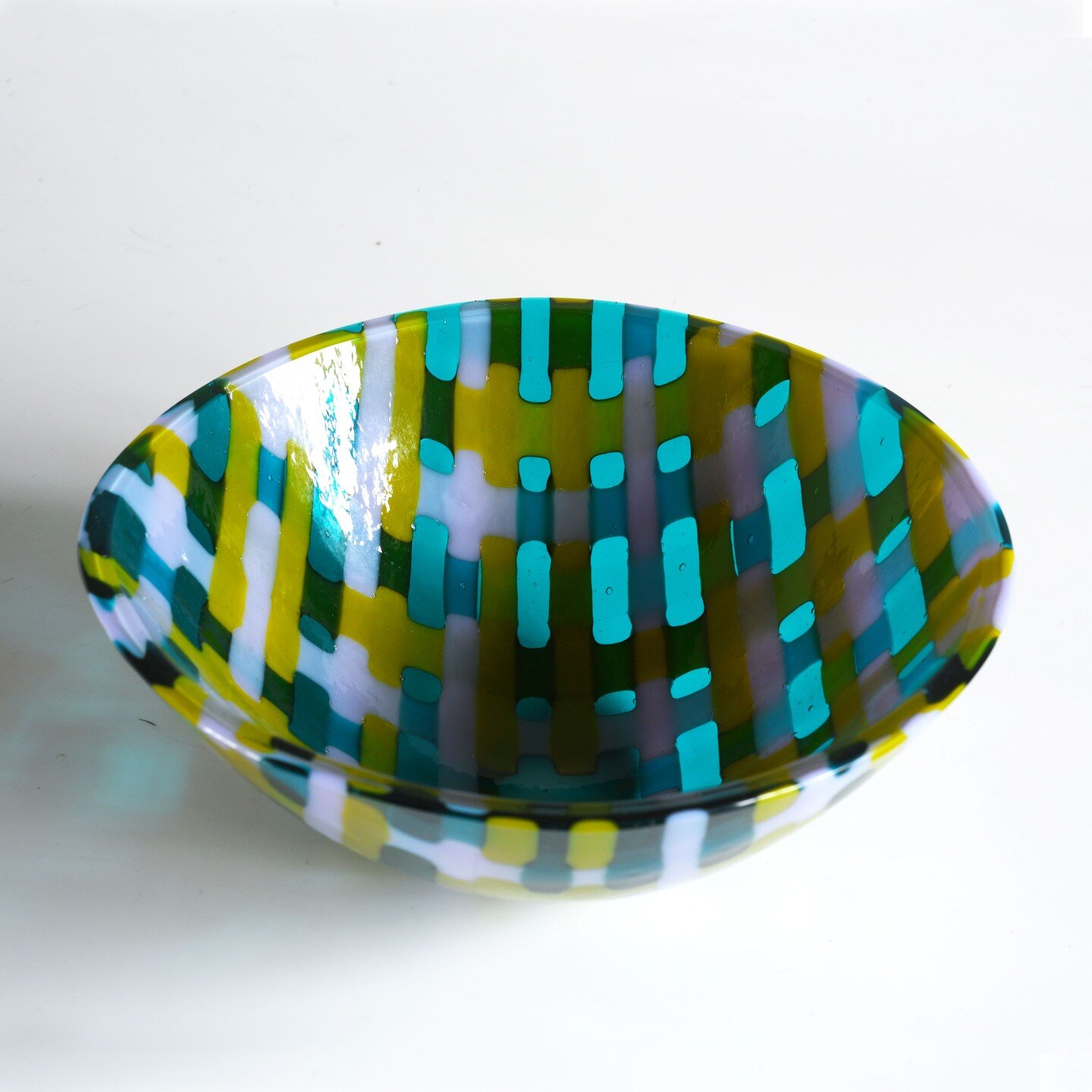 Woven Bowl, made by Shirley Eccles
Kiln formed, cut and Polished. @shirley.eccles

Shirley has several Glass Fusing workshops coming up, including a series of technique based workshops at Reading College. Take a look at Shirley's link in bio to find 
