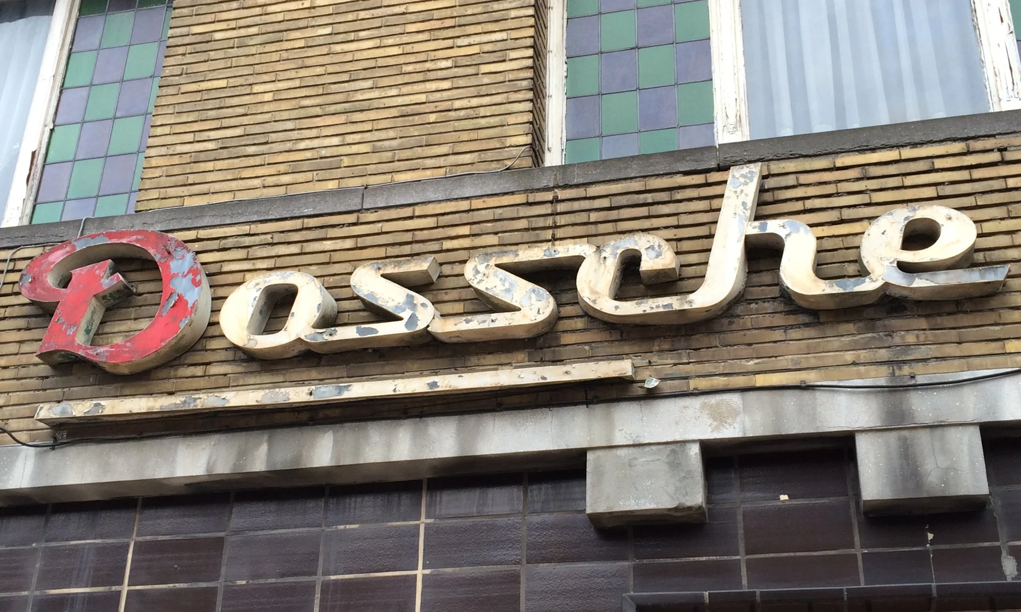 Type walk in Ghent. Before &amp; after. 90 years of Dossche Sport. 