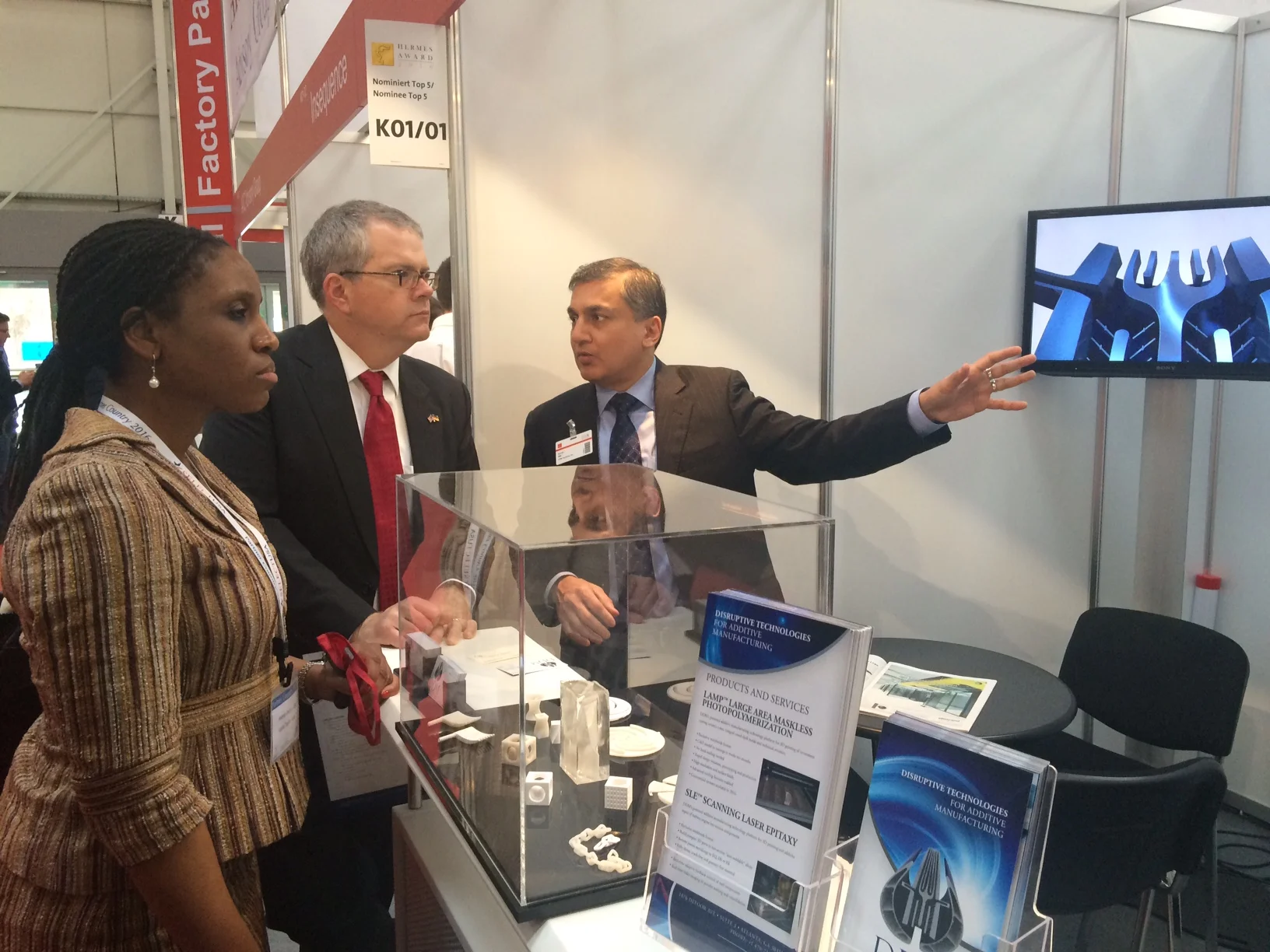 US Deputty Secretary of Commerce Bruce H. Andrews visits with Dr. Suman Das in DDM Systems' booth at the 2016 Hannover Messe on April 26, 2016