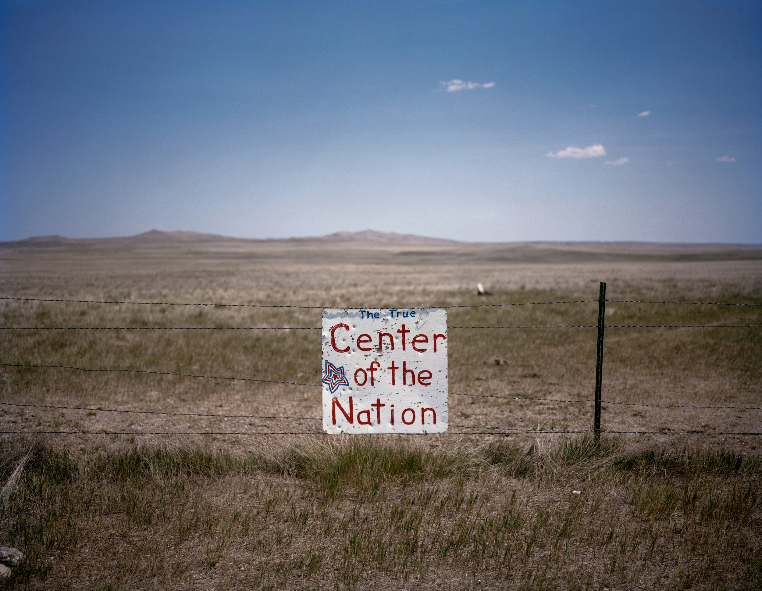  In 1959 when Alaska and Hawaii were admitted into statehood,&nbsp;the geographic center of the United States moved from a point near the town of Lebanon, Kansas to a location roughly 20 mi. north of Belle Fourche, SD.   