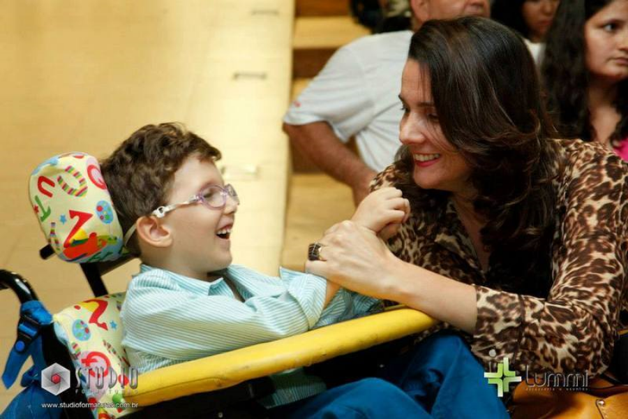 "Busque o que te faça sorrir. Não precisa falar, escutar, ver para ser feliz, mas basta estar vivo." (Foto: arquivo pessoal)