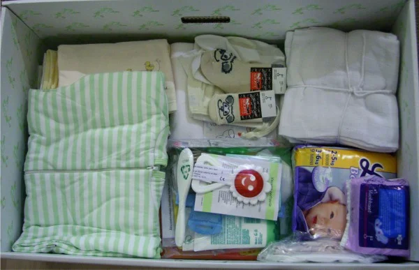 Kit disponibilizado pelo governo finlandês ao recém nascido