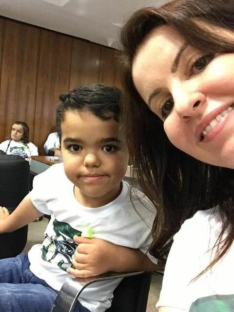 Gabriel e a mãe Juliana (arquivo pessoal)