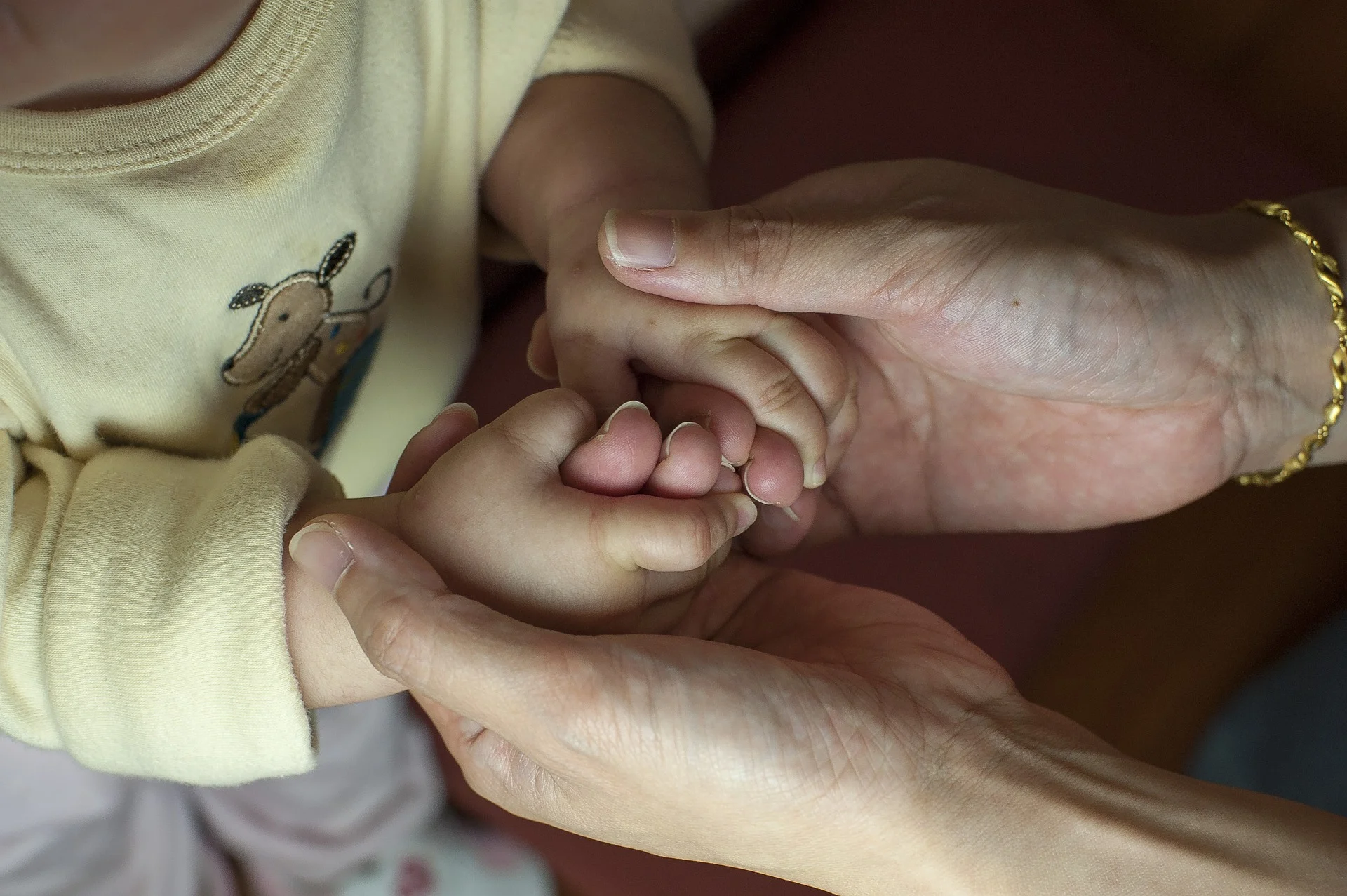 mother-and-son-887058_1920.jpg