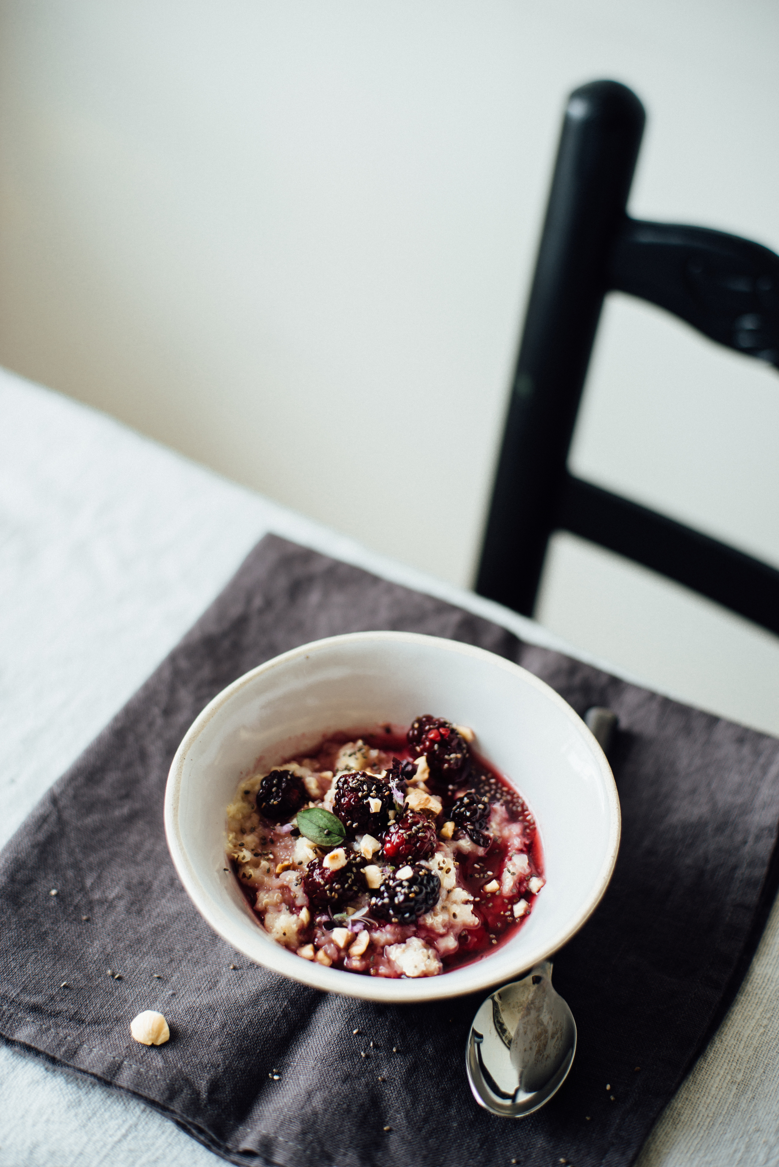 breakfast quinoa flakes w/ stewed blackberries + basil flowers | dolly and oatmeal
