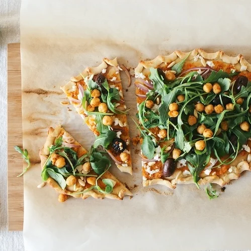 romesco pizza w/ spiced chickpea + arugula