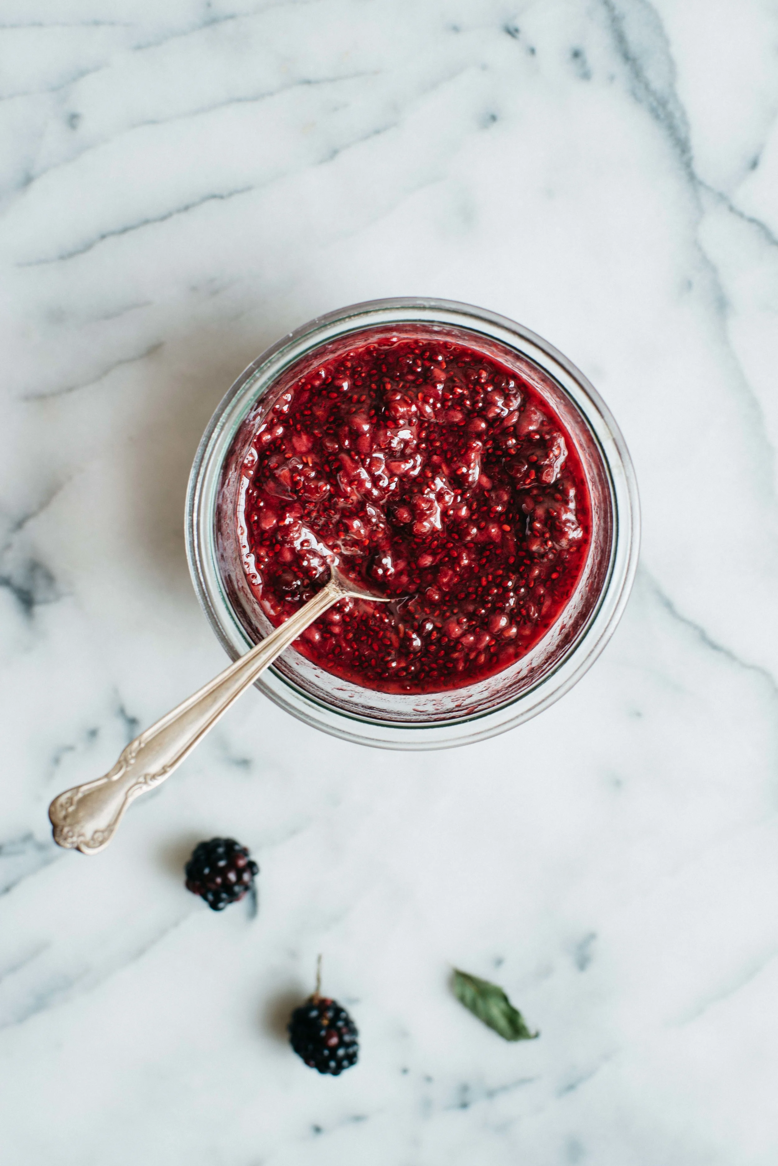 granola ice cream w/ blackberry chia sauce | dolly and oatmeal