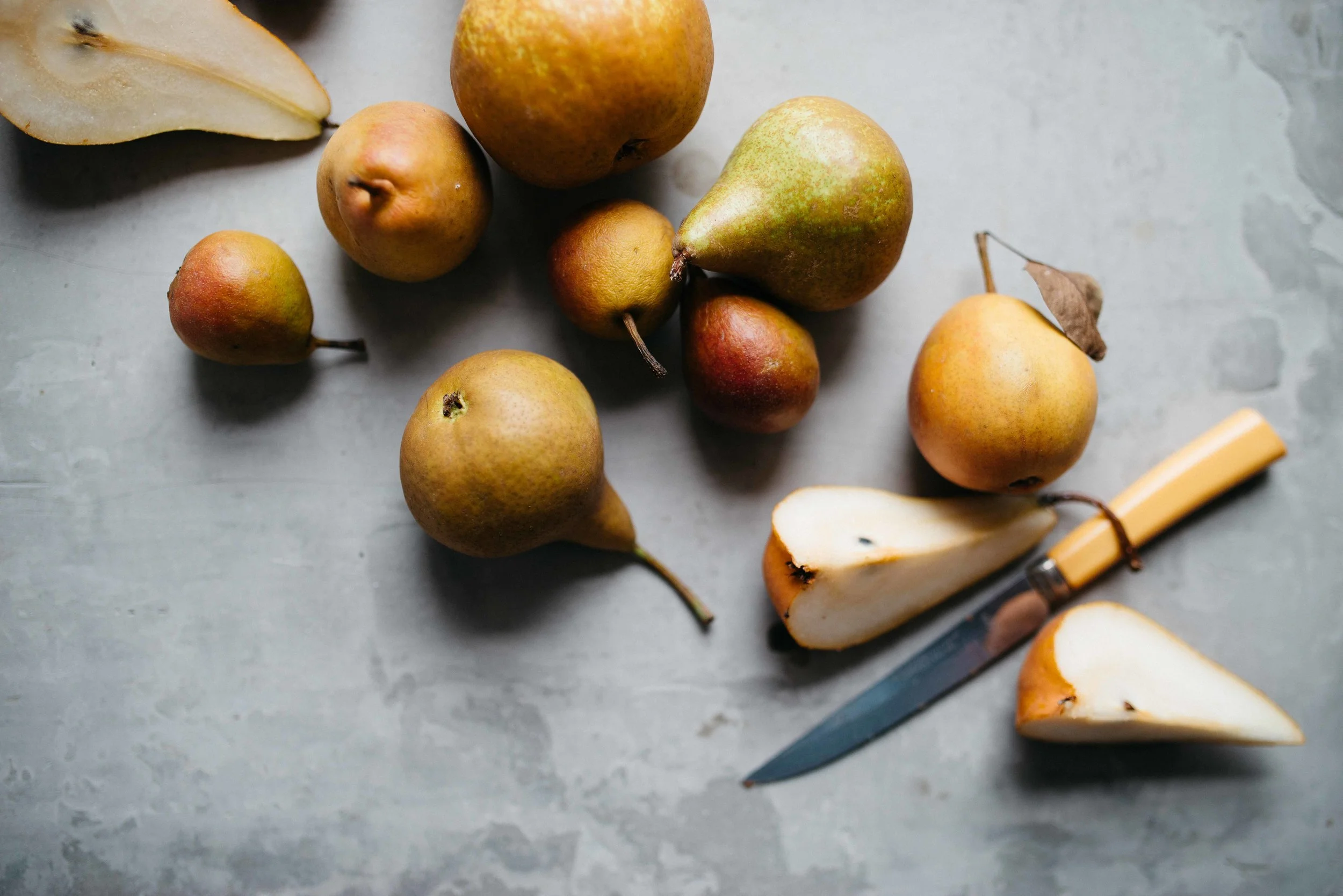 olive oil + dark chocolate chunk loaf w/ pears | dolly and oatmeal