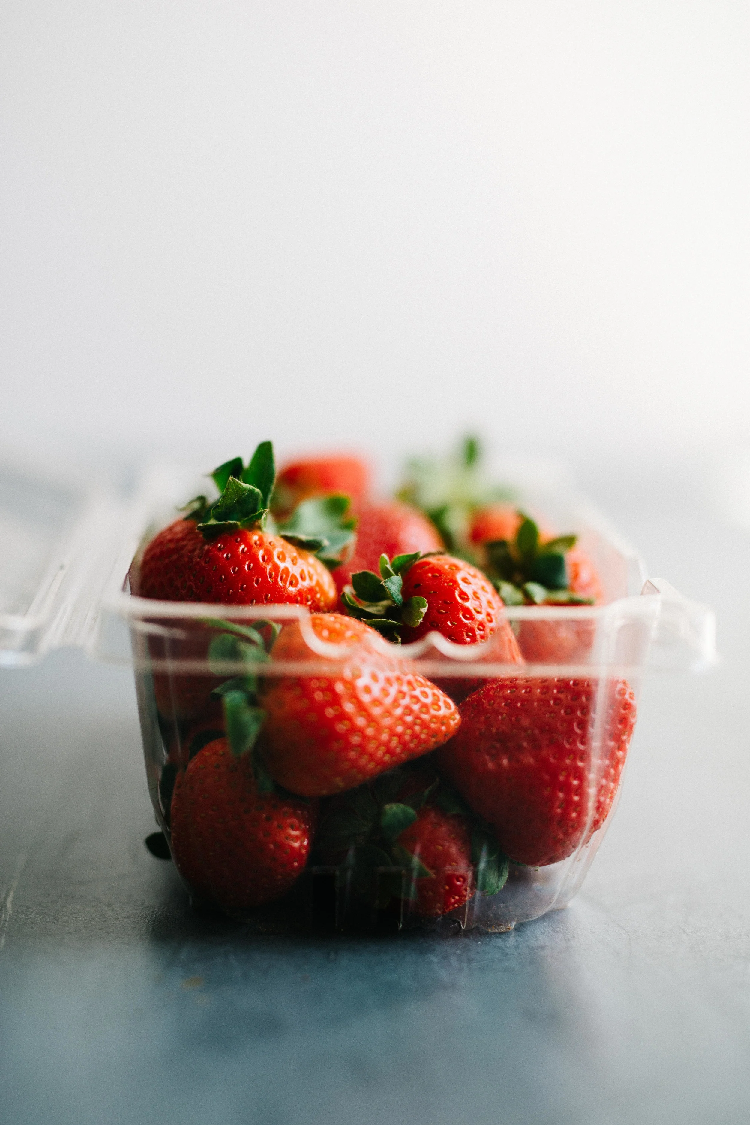 Roasted Strawberry & Vanilla Pepita Yogurt (v)