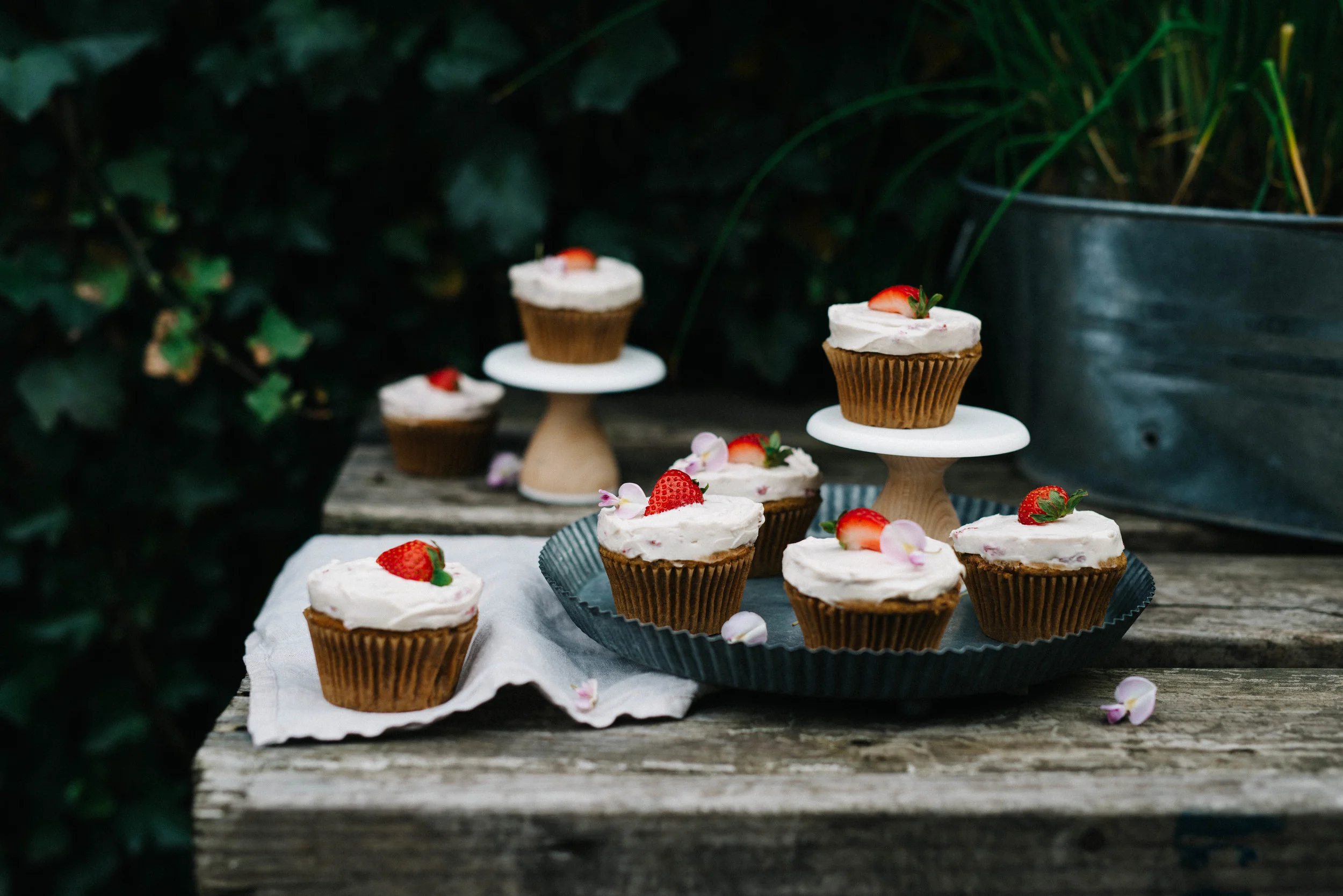 Dana's Vegan Vanilla Cupcakes w/ Strawberry Coconut-Cashew Frosting | dolly and oatmeal