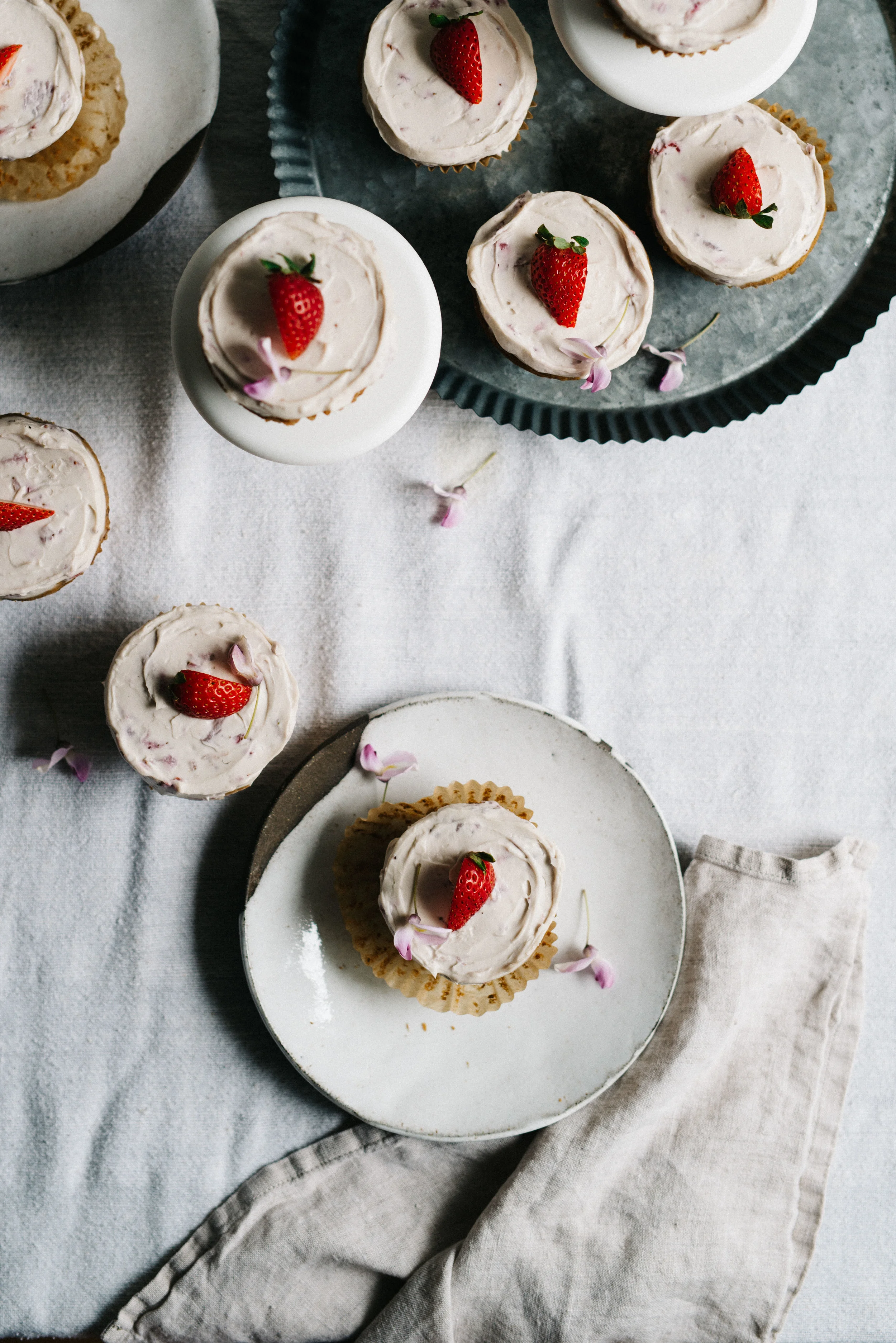 Dana's Vegan Vanilla Cupcakes w/ Strawberry Coconut-Cashew Frosting | dolly and oatmeal