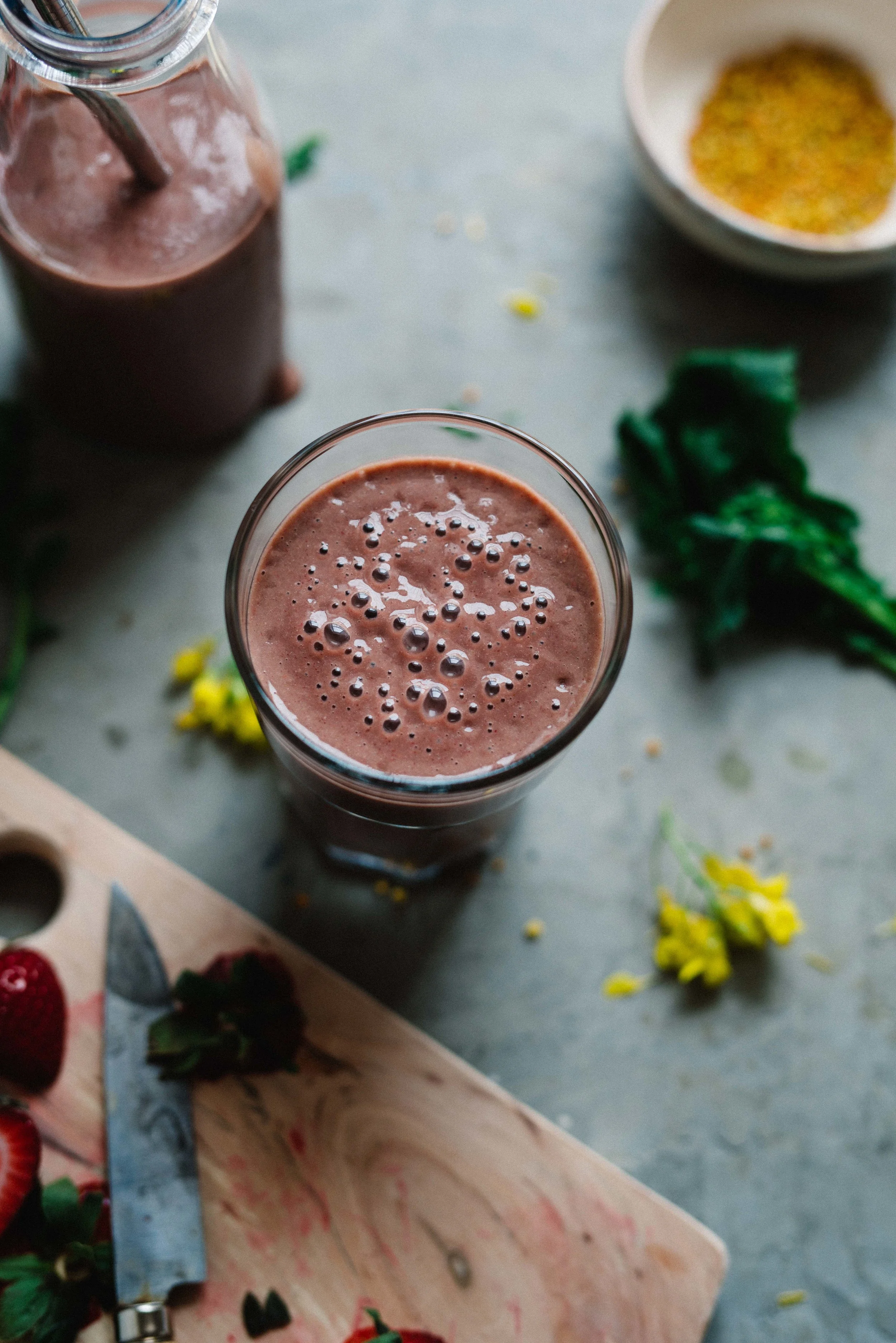 Bee Pollen, Berry & Broccoli Rabe Smoothie | dolly and oatmeal