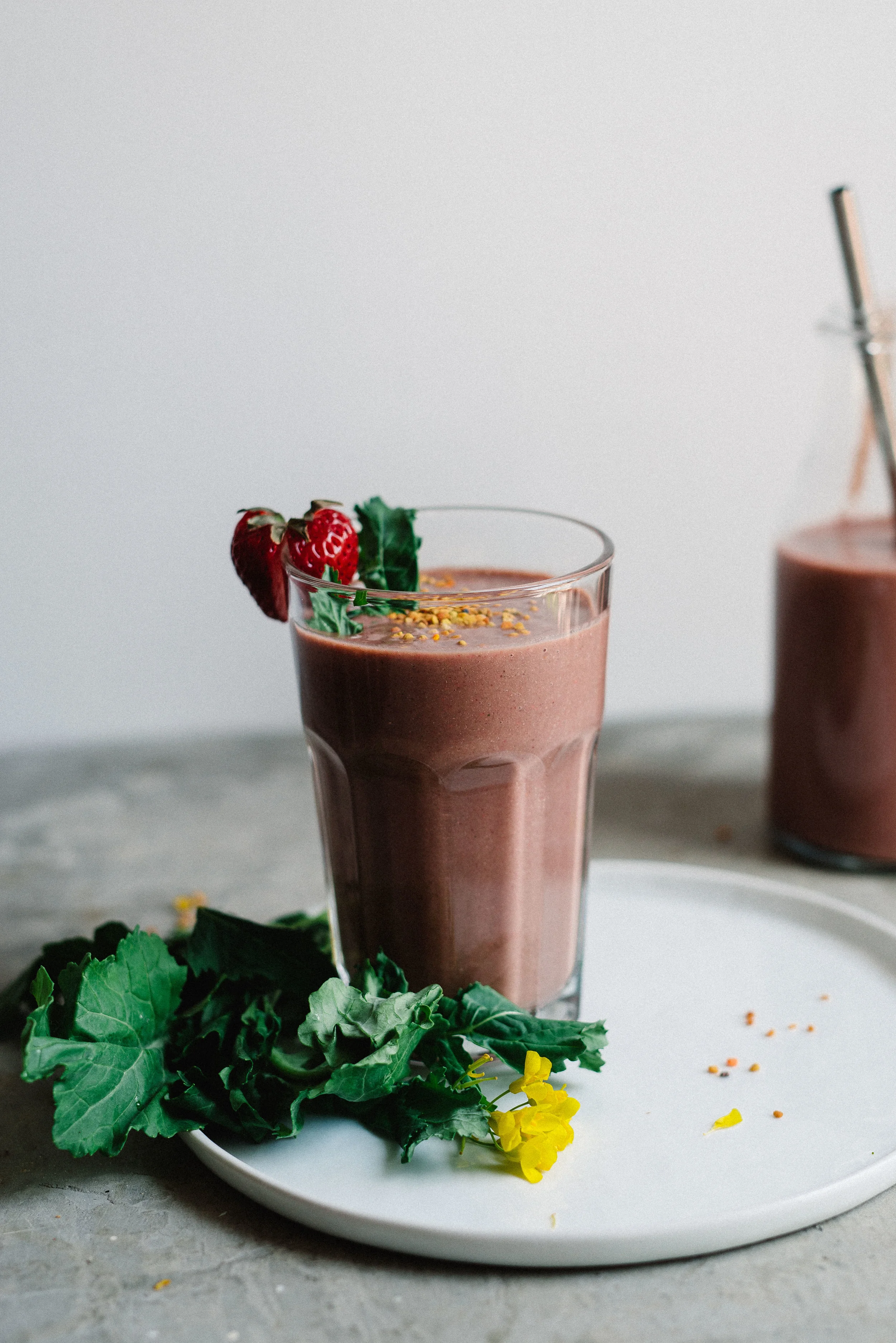 Bee Pollen, Berry & Broccoli Rabe Smoothie | dolly and oatmeal