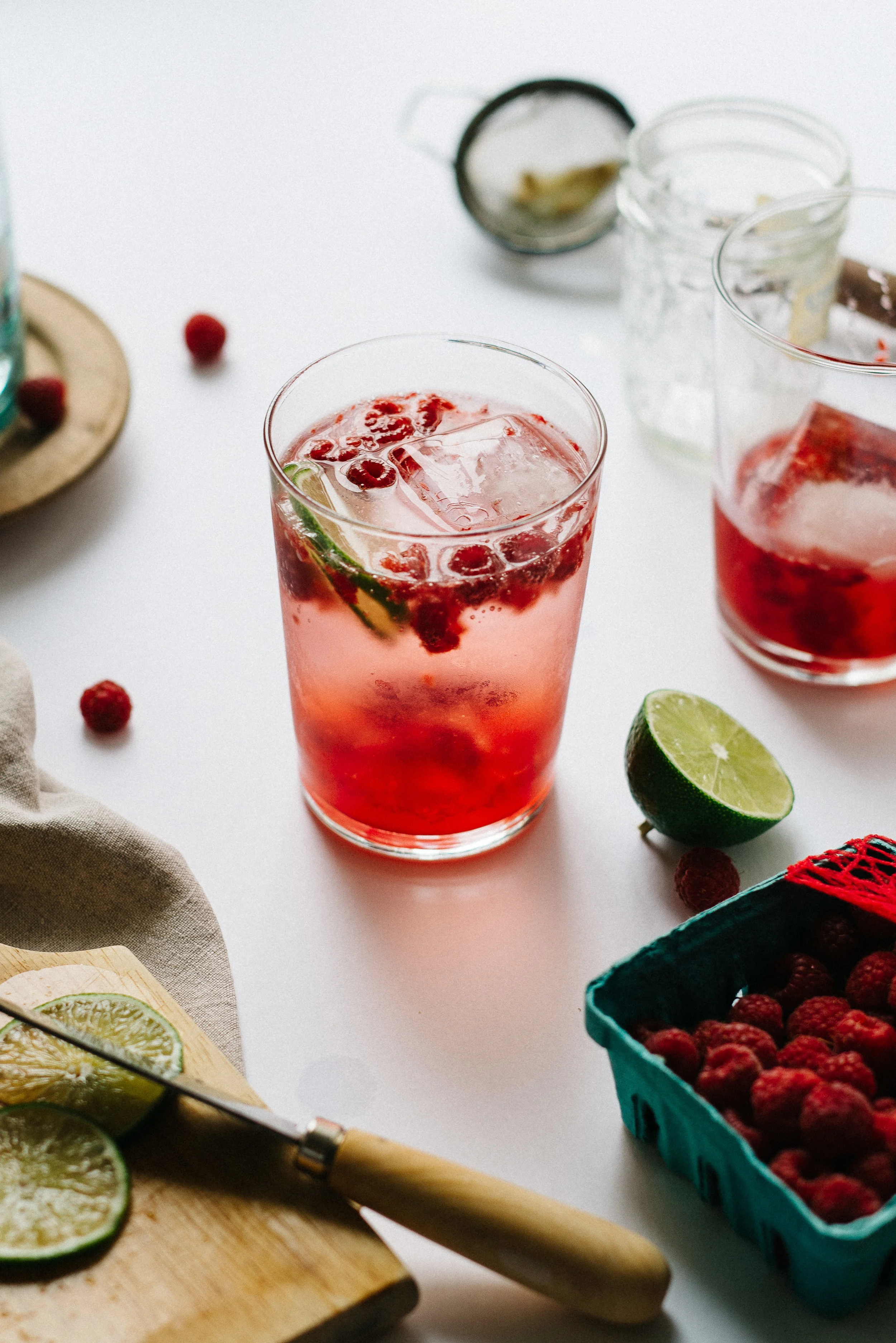 Summer Fridays! Fizzy Lemon-Limeade w/ Crushed Raspberries | dolly and oatmeal
