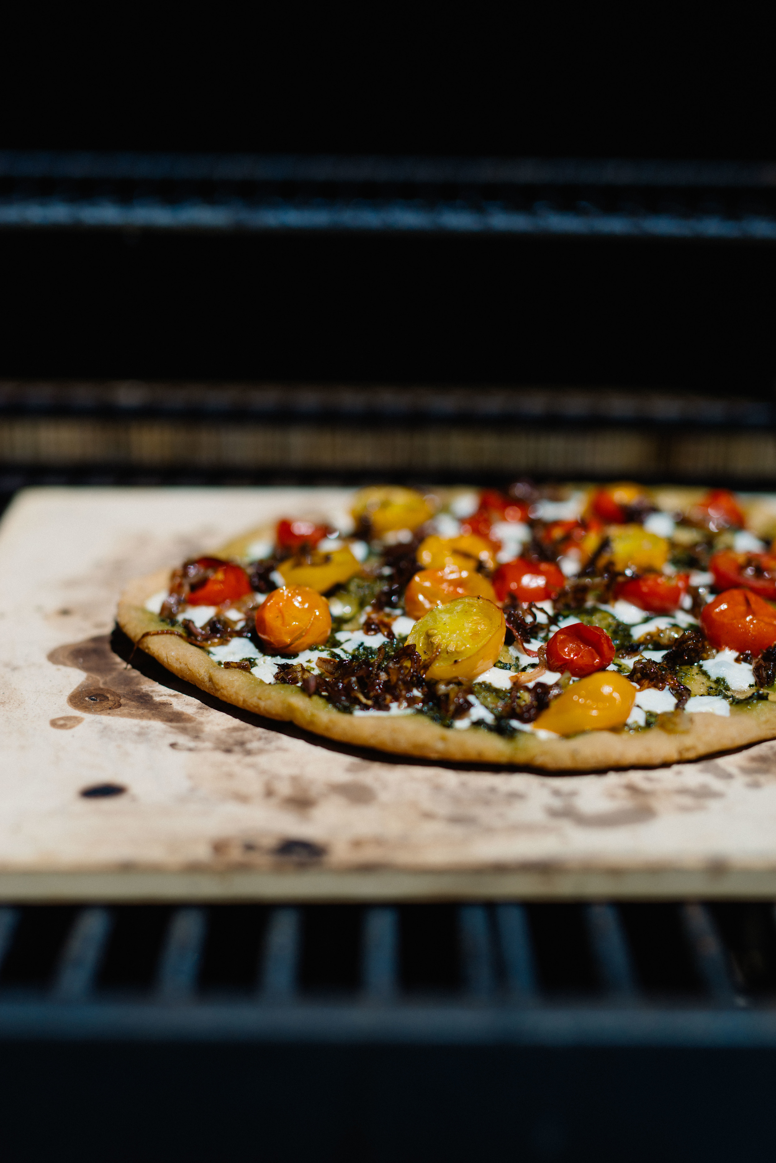 How to make the BEST Grilled Pizza - The Schmidty Wife